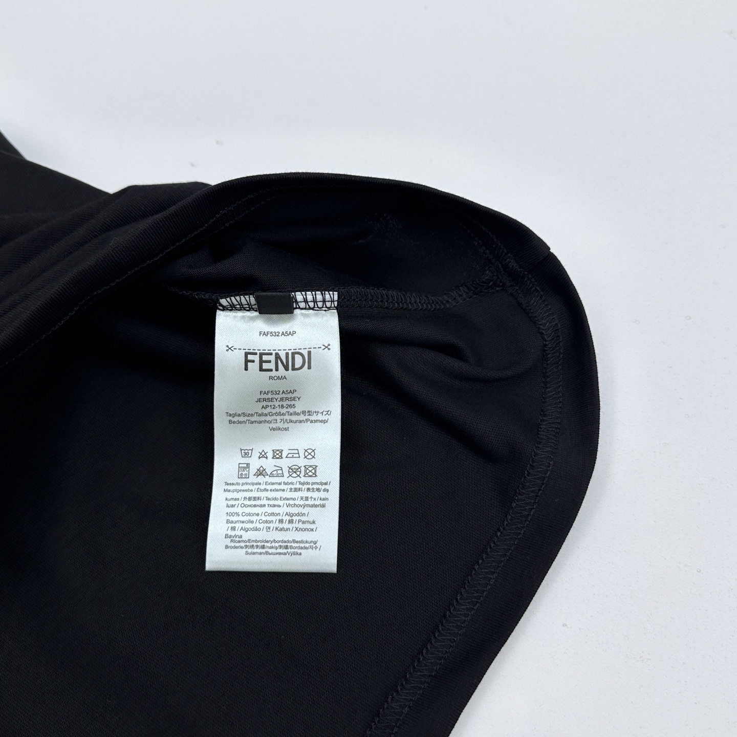 🆕Fendi芬迪 2026春夏新款短袖 官网同款T恤，双纱纯棉面料 多元化搭配 迎合眼下时尚前沿的创新趋