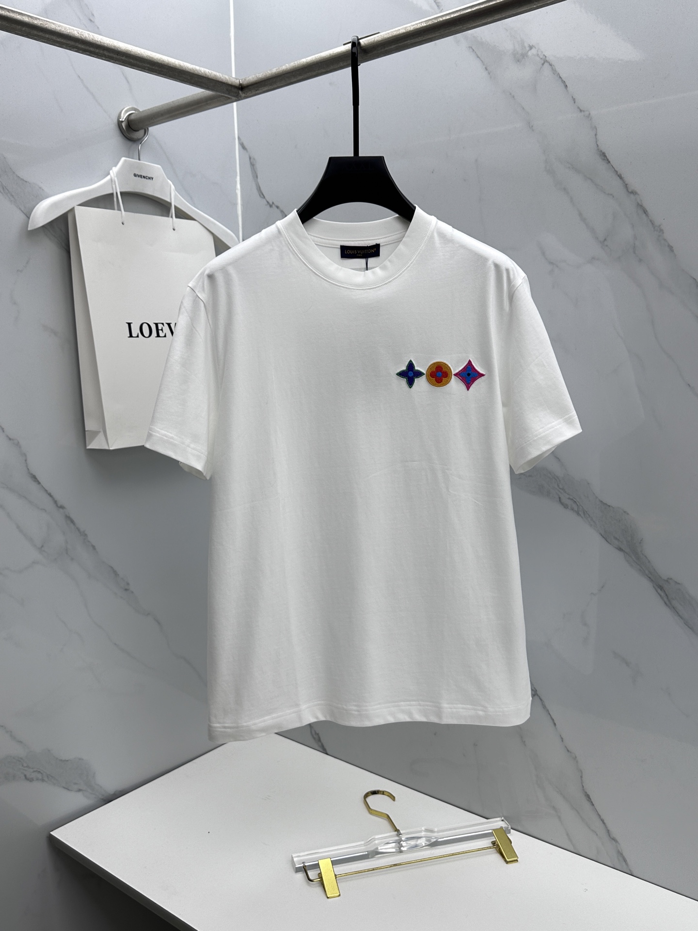🆕LV路易威登 2026春夏新款logo刺绣印花短袖 官网同款T恤 双纱纯棉面料 多元化搭配 迎合眼下时