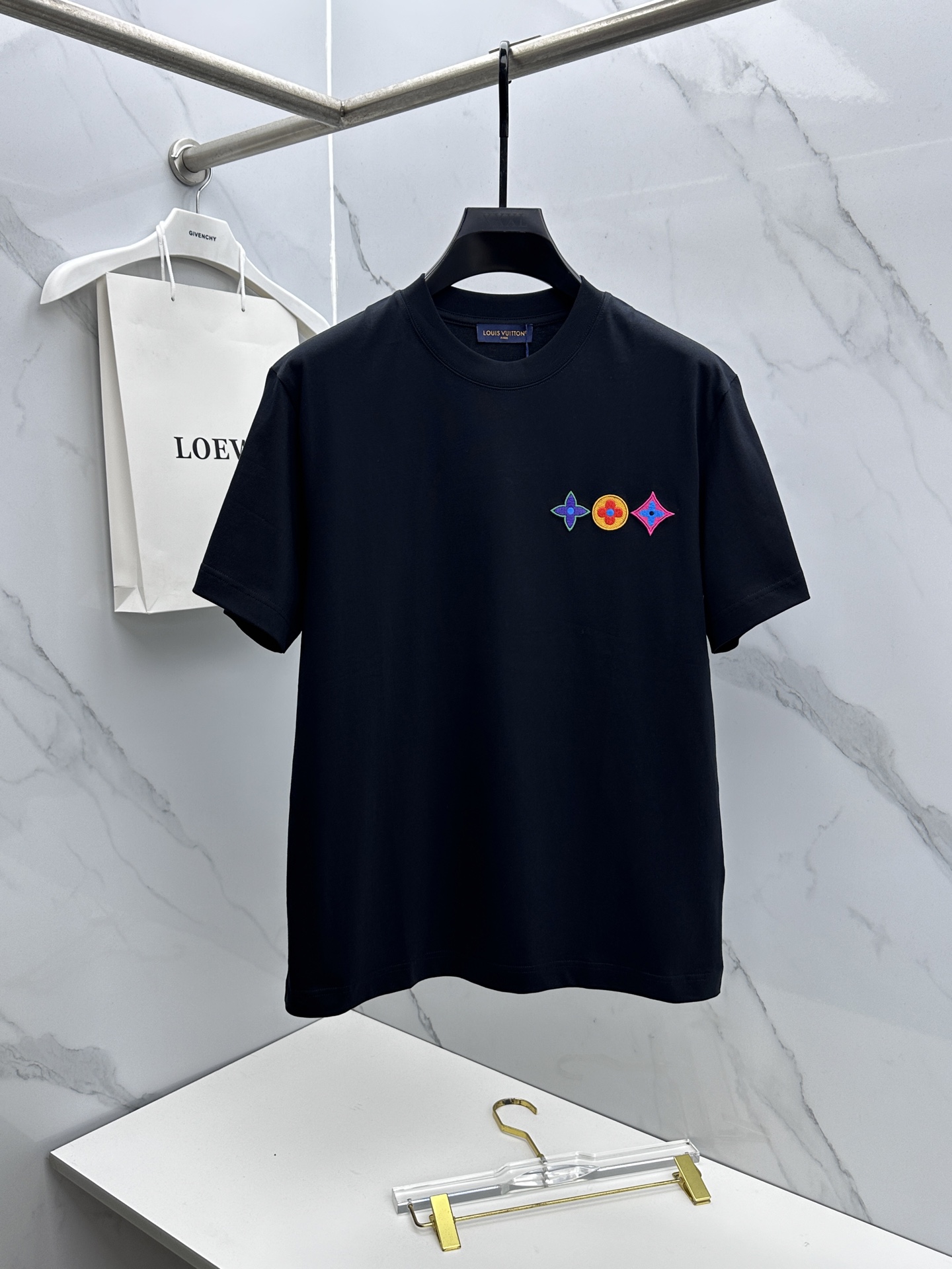 🆕LV路易威登 2026春夏新款logo刺绣印花短袖 官网同款T恤 双纱纯棉面料 多元化搭配 迎合眼下时
