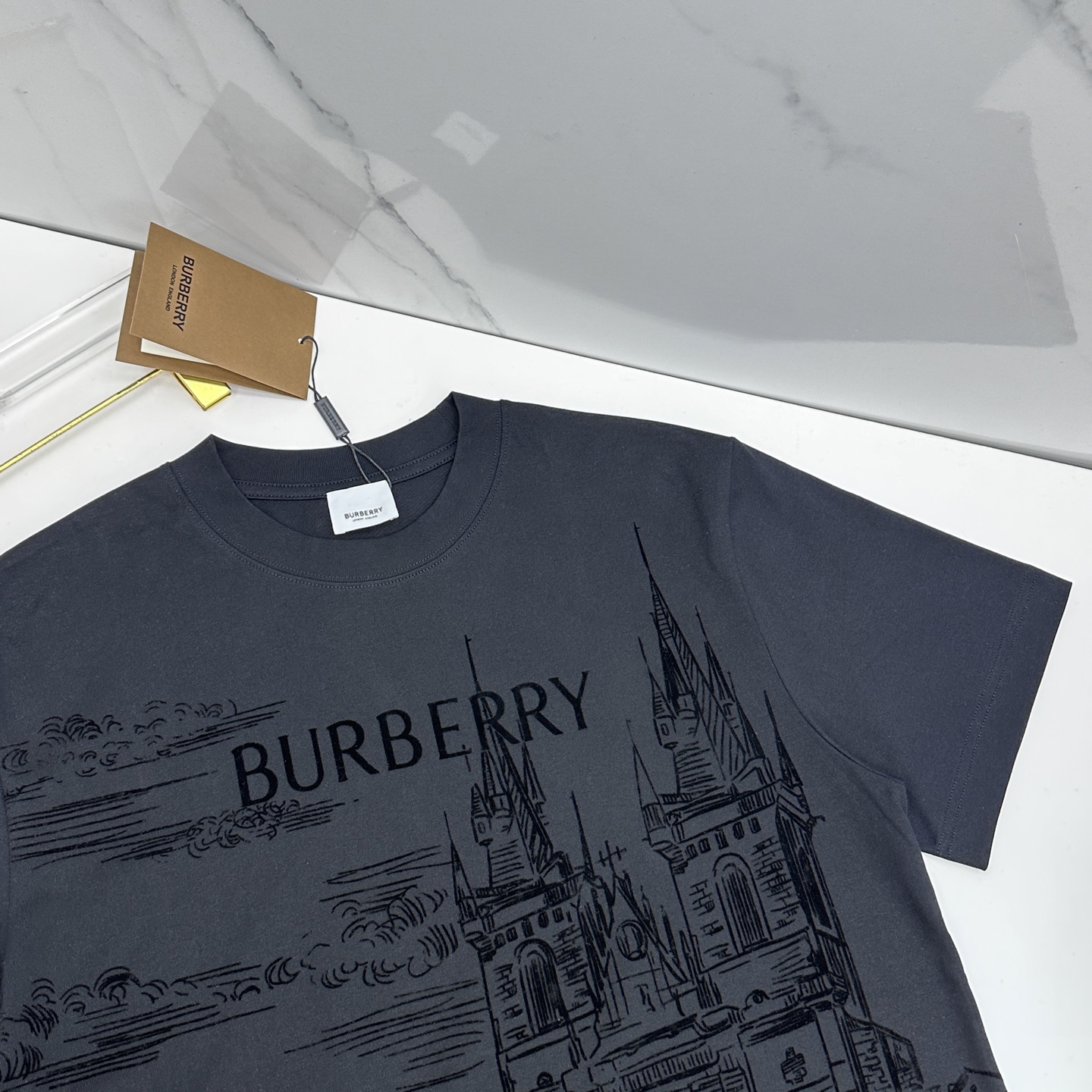 🆕Burberry巴宝莉 2026春夏新款logo满幅印花短袖 官网同款T恤 双纱纯棉面料 多元化搭配 