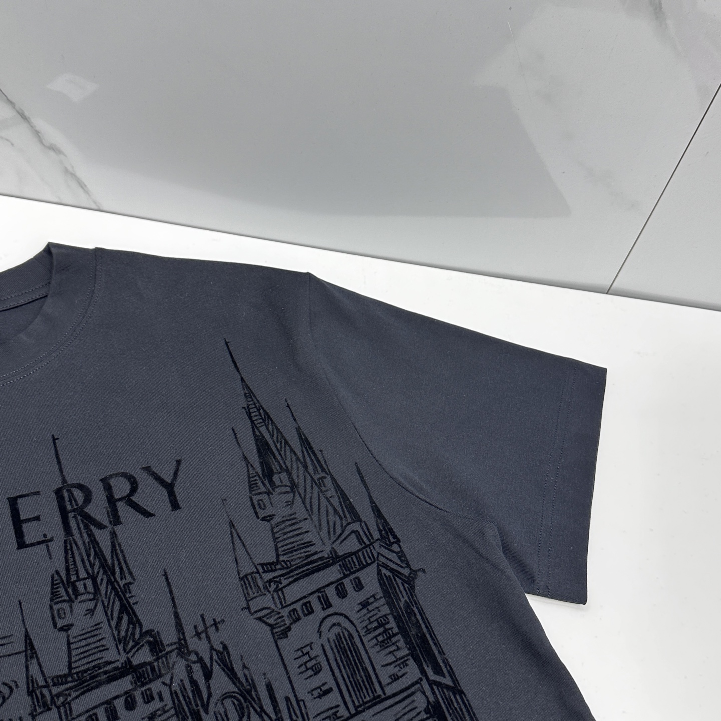 🆕Burberry巴宝莉 2026春夏新款logo满幅印花短袖 官网同款T恤 双纱纯棉面料 多元化搭配 