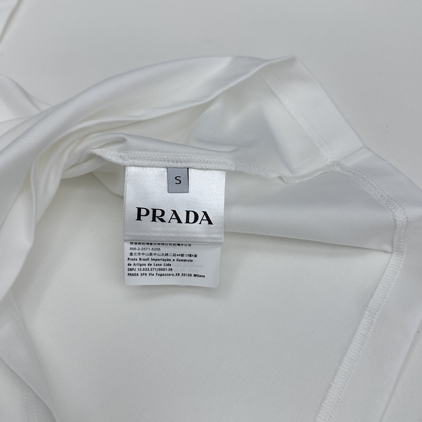 🆕Prada普拉达 2026春夏新款皮牌三角标简约短袖 官网同款T恤 双纱纯棉面料 多元化搭配 迎合眼下