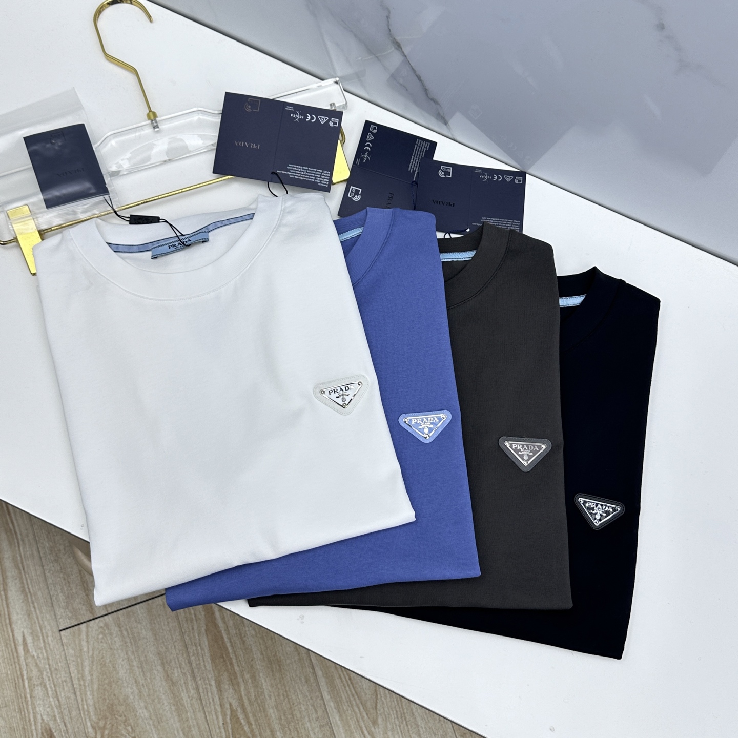 🆕Prada普拉达 2026春夏新款皮牌三角标简约短袖 官网同款T恤 双纱纯棉面料 多元化搭配 迎合眼下