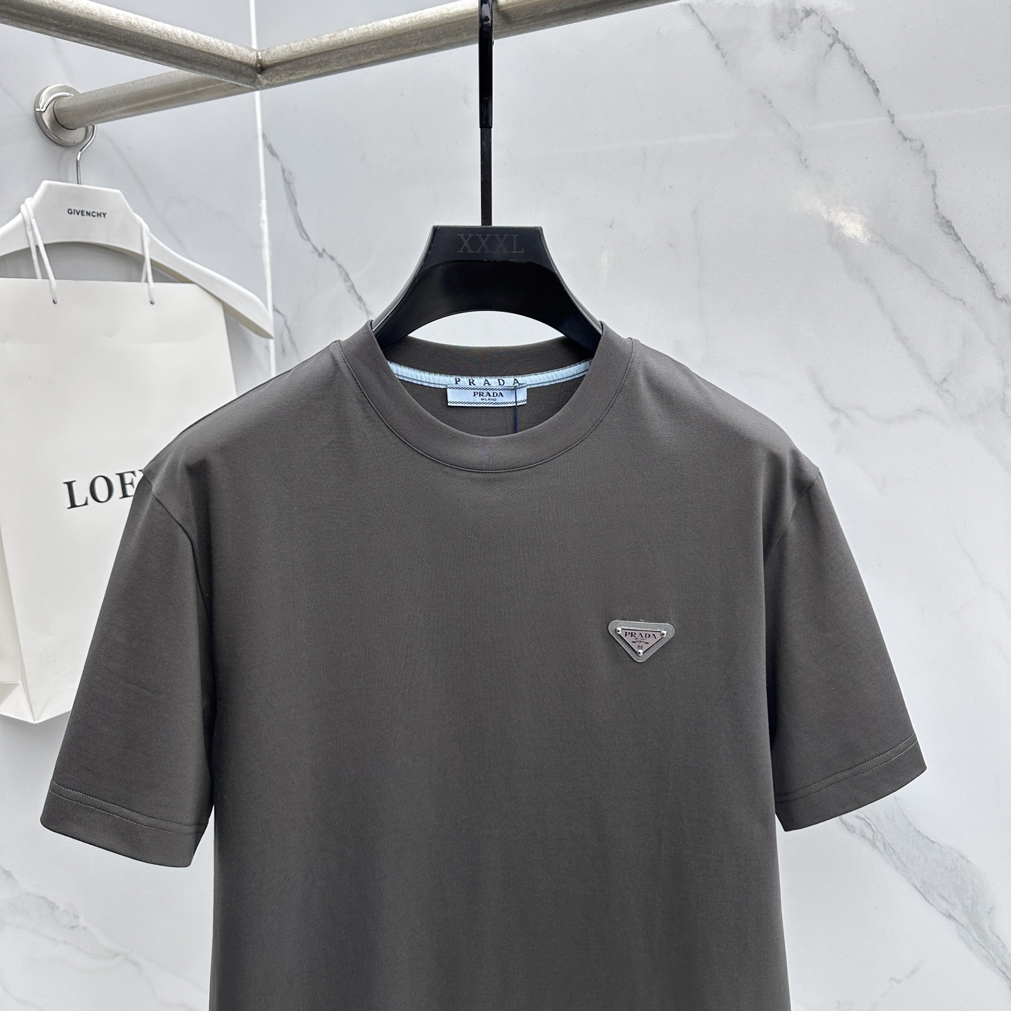 🆕Prada普拉达 2026春夏新款皮牌三角标简约短袖 官网同款T恤 双纱纯棉面料 多元化搭配 迎合眼下