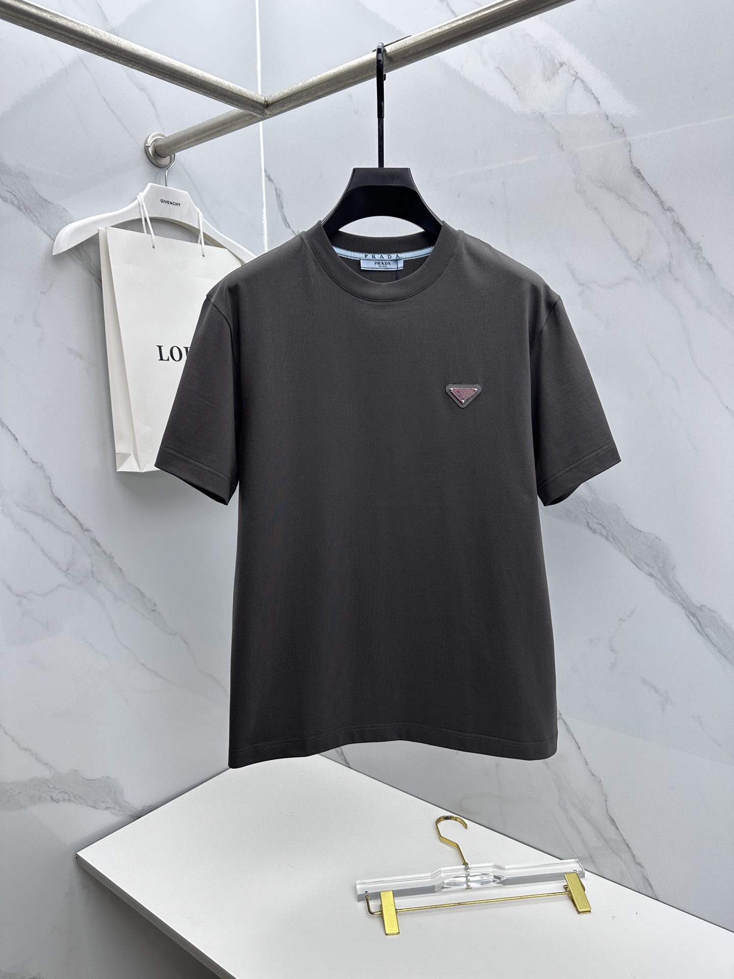 🆕Prada普拉达 2026春夏新款皮牌三角标简约短袖 官网同款T恤 双纱纯棉面料 多元化搭配 迎合眼下
