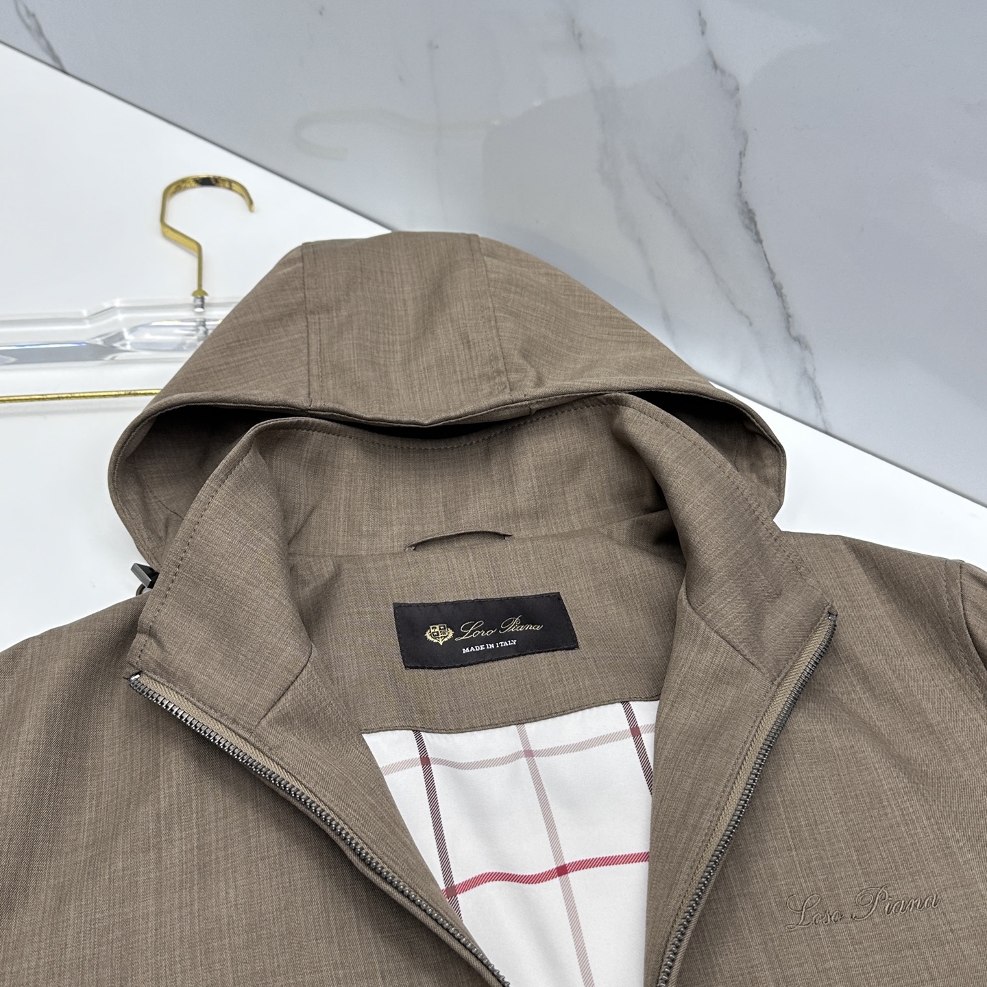 🆕Loro Piana 早春棉麻老钱风系列，最新时尚连帽夹克外套.帽子可拆卸，处处细节显工艺足够的高级 