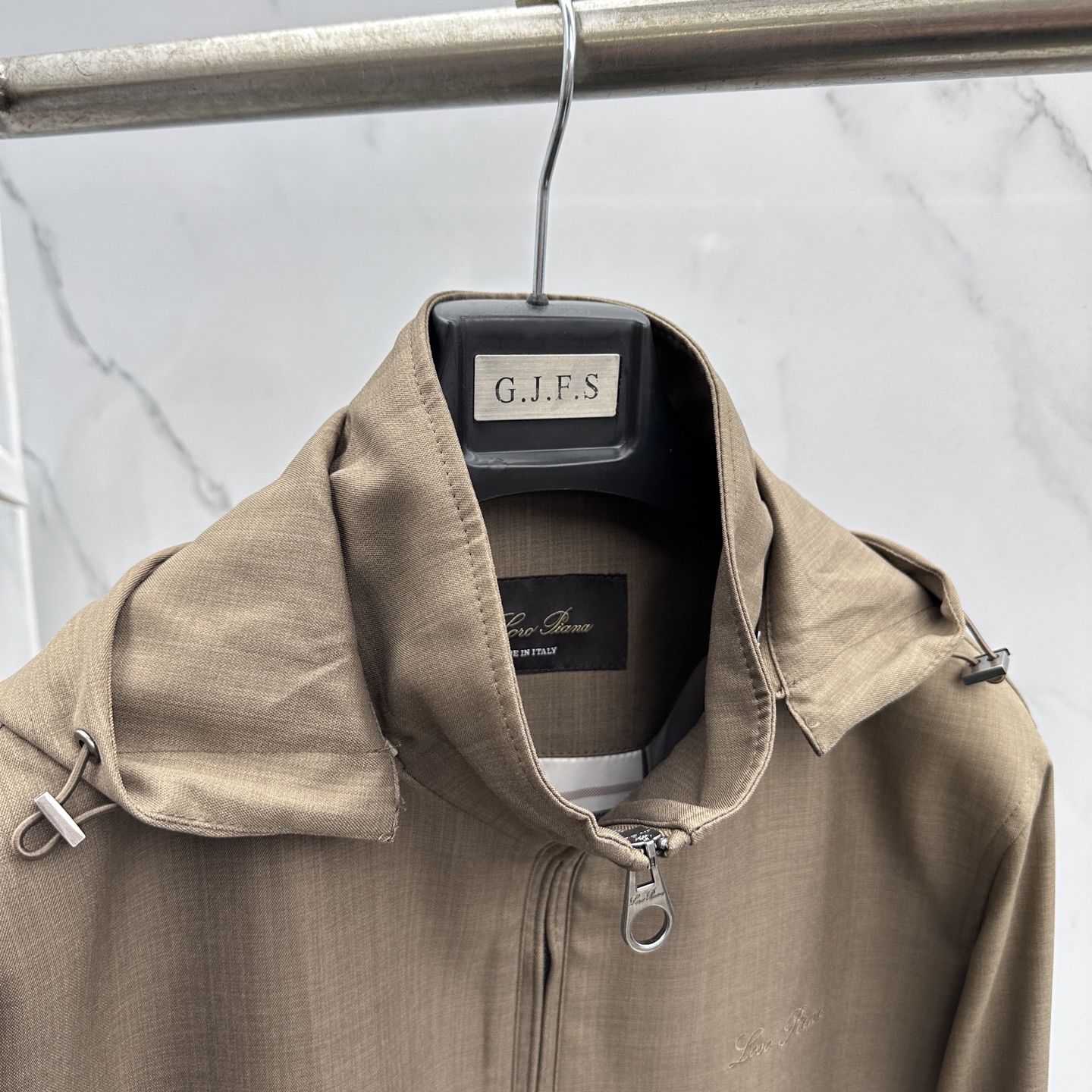 🆕Loro Piana 早春棉麻老钱风系列，最新时尚连帽夹克外套.帽子可拆卸，处处细节显工艺足够的高级 