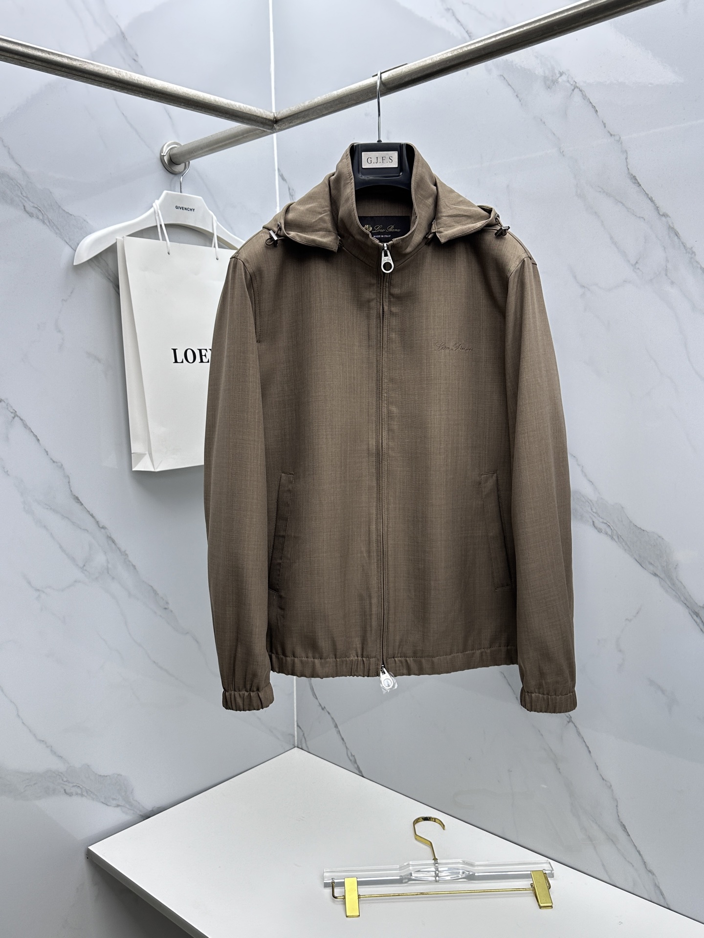 🆕Loro Piana 早春棉麻老钱风系列，最新时尚连帽夹克外套.帽子可拆卸，处处细节显工艺足够的高级 