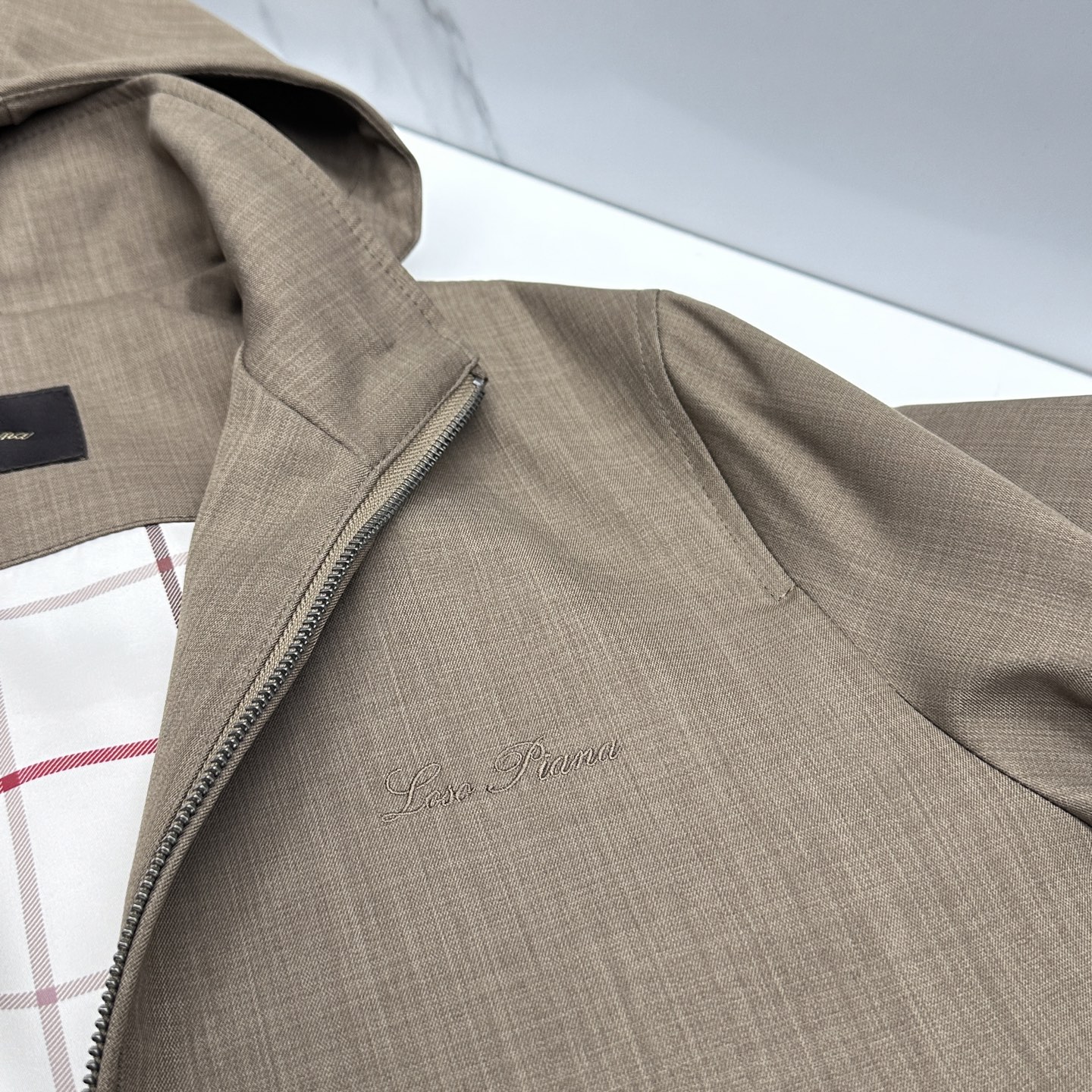 🆕Loro Piana 早春棉麻老钱风系列，最新时尚连帽夹克外套.帽子可拆卸，处处细节显工艺足够的高级 