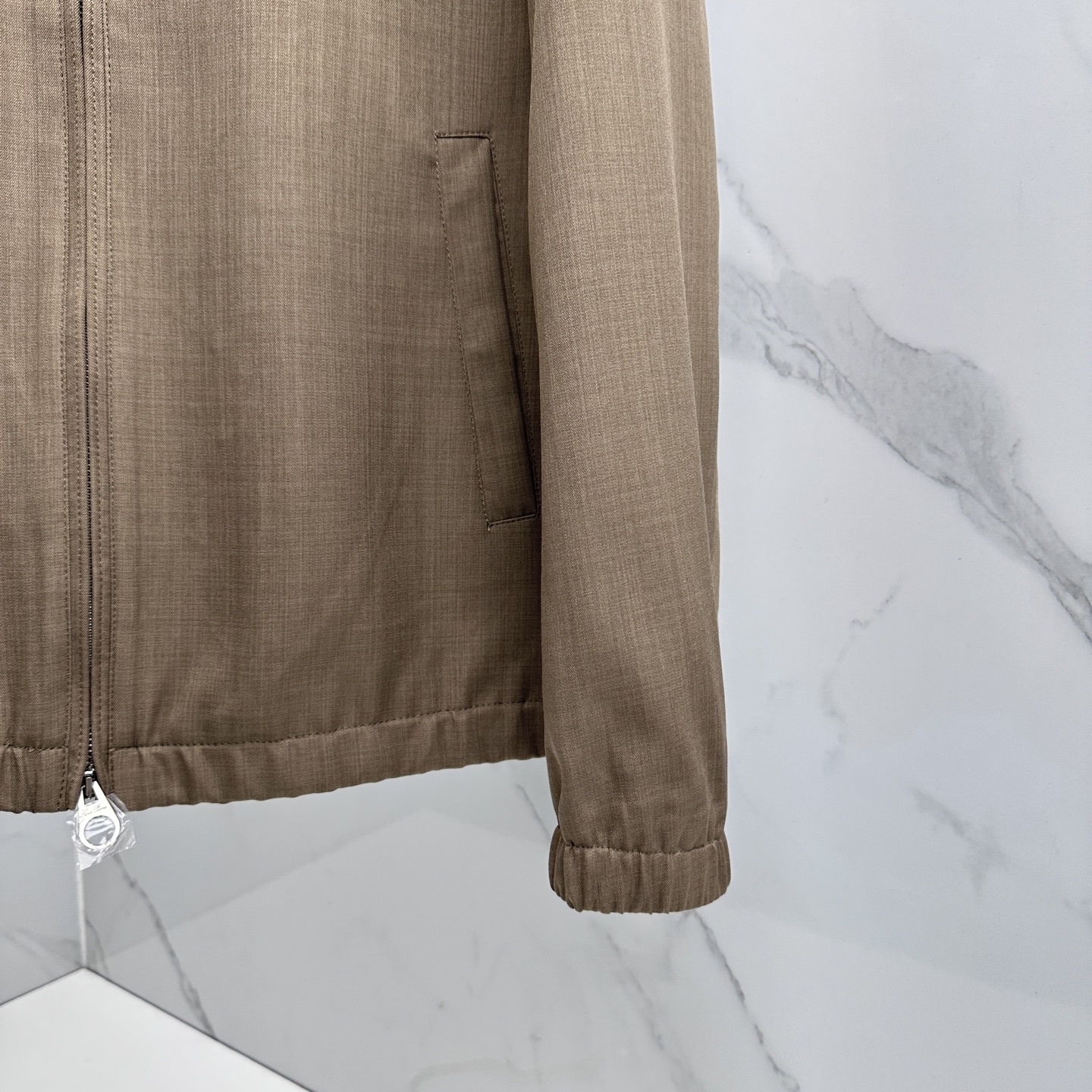 🆕Loro Piana 早春棉麻老钱风系列，最新时尚连帽夹克外套.帽子可拆卸，处处细节显工艺足够的高级 