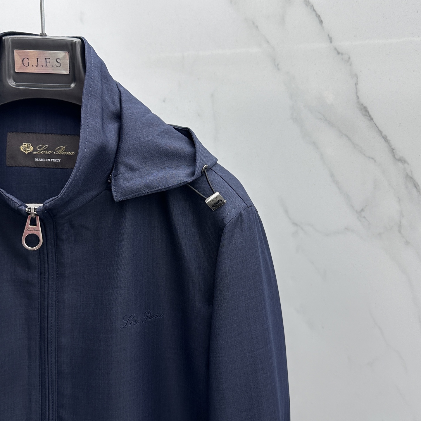 🆕Loro Piana 早春棉麻老钱风系列，最新时尚连帽夹克外套.帽子可拆卸，处处细节显工艺足够的高级 