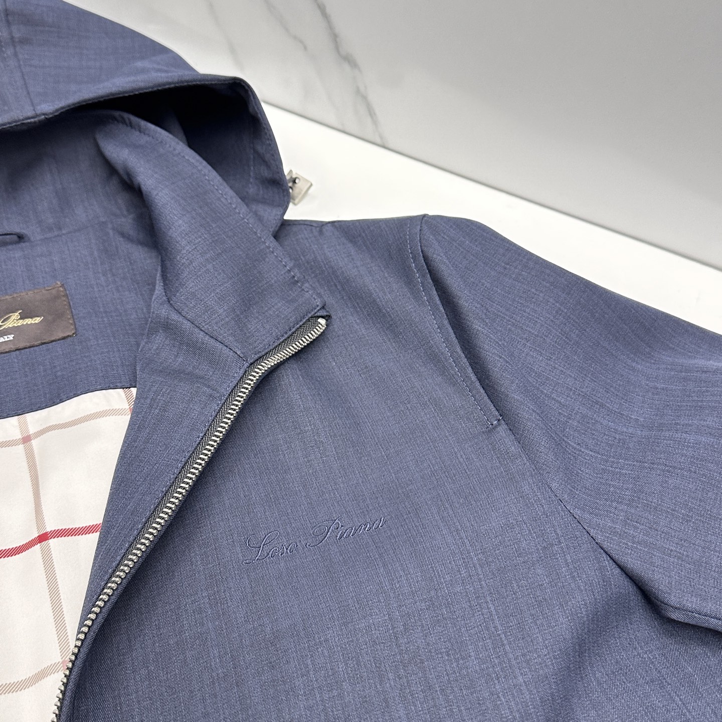 🆕Loro Piana 早春棉麻老钱风系列，最新时尚连帽夹克外套.帽子可拆卸，处处细节显工艺足够的高级 