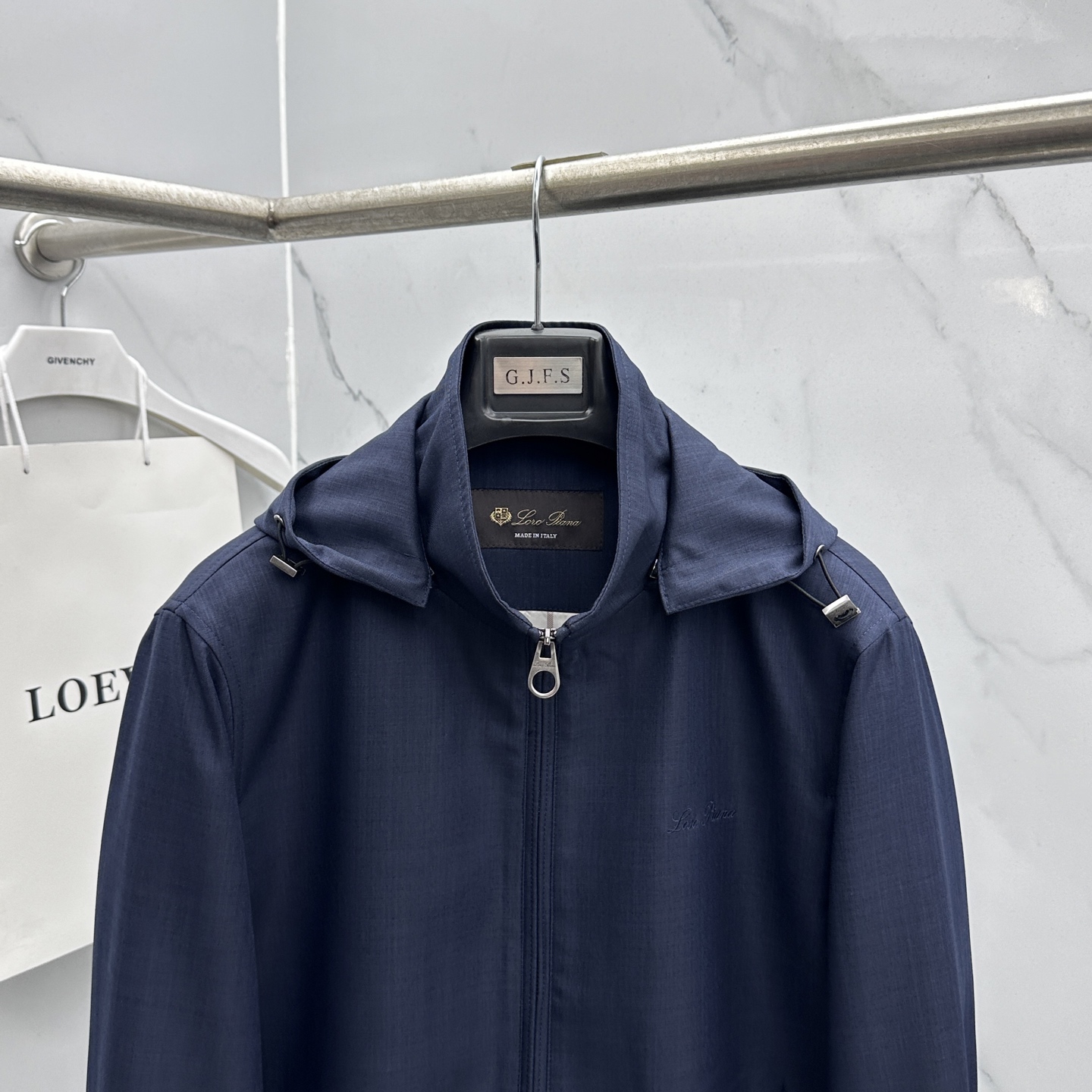 🆕Loro Piana 早春棉麻老钱风系列，最新时尚连帽夹克外套.帽子可拆卸，处处细节显工艺足够的高级 