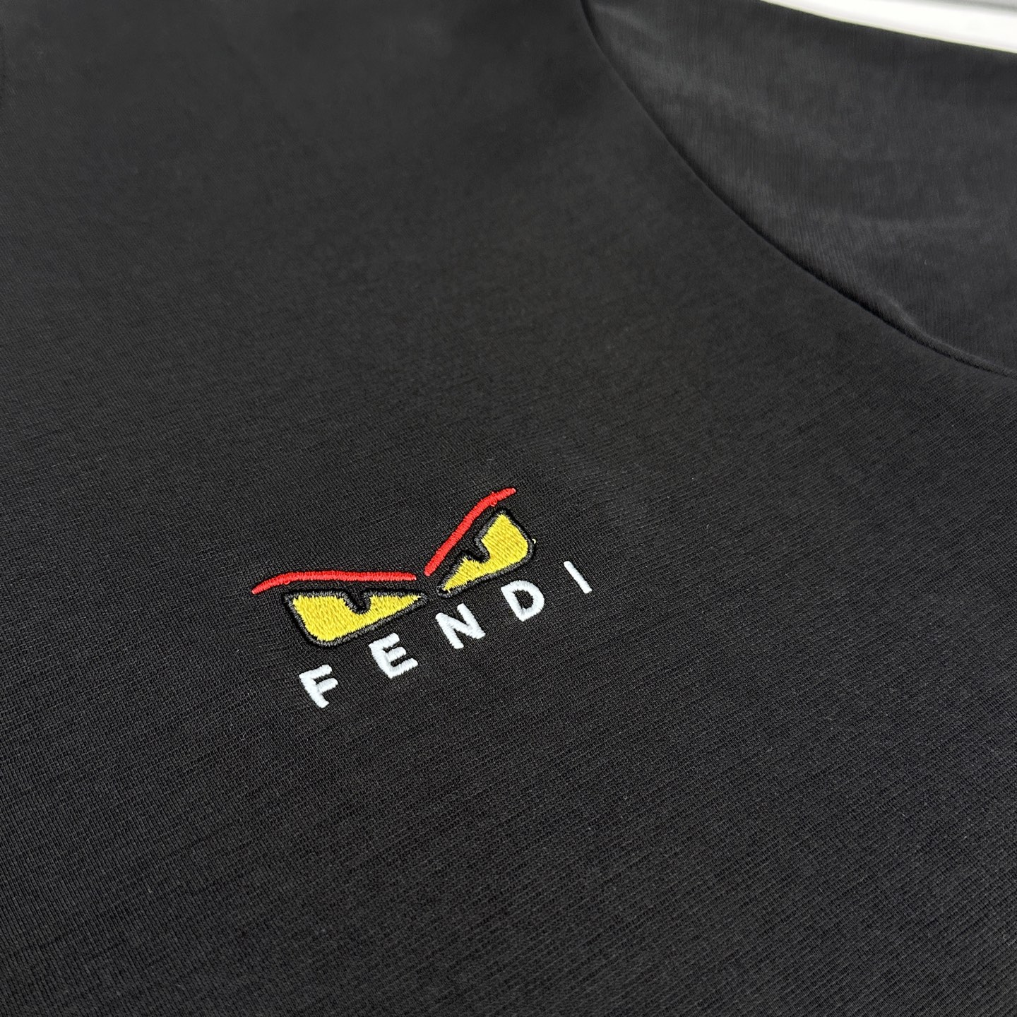 🆕Fendi芬迪 2026春夏新款短袖 官网同款T恤，双纱纯棉面料 多元化搭配 迎合眼下时尚前沿的创新趋