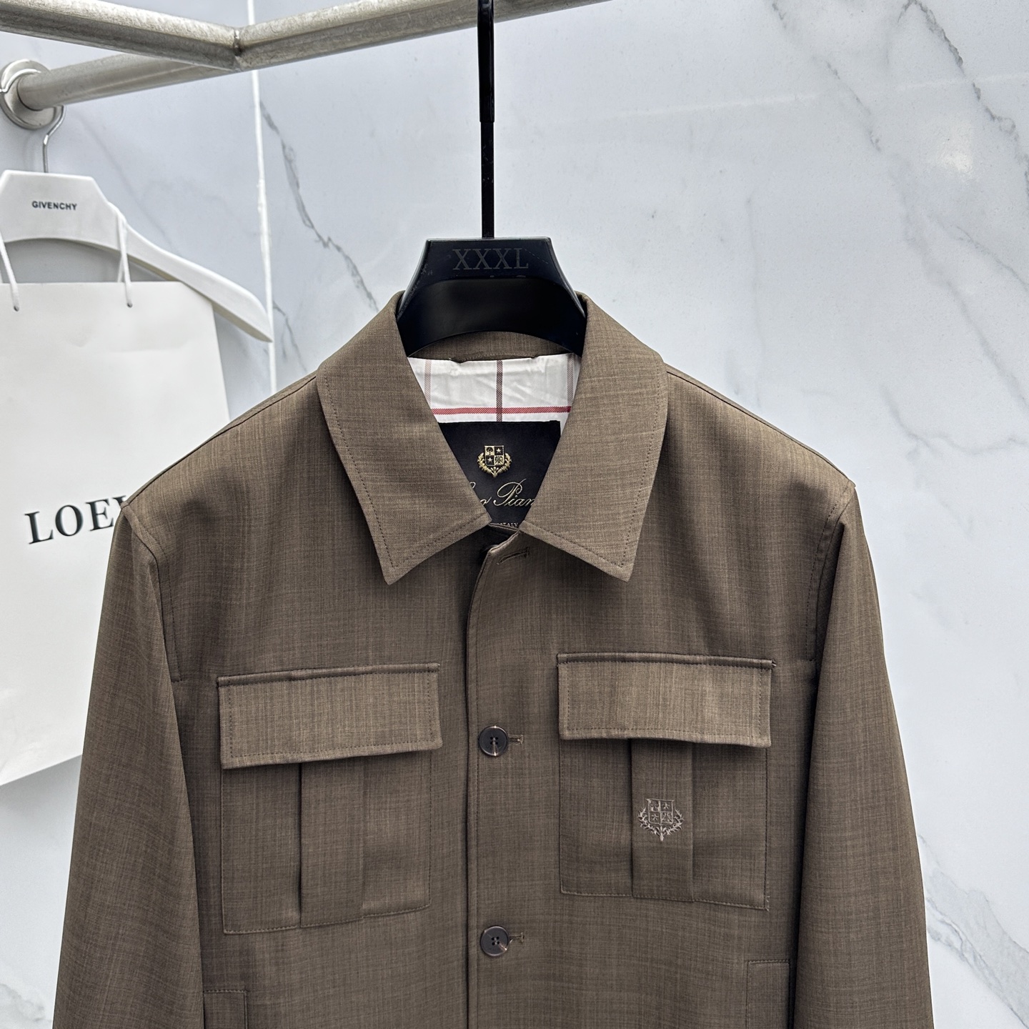 🆕Loro Piana 早春棉麻老钱风系列，最新时尚翻领夹克外套.处处细节显工艺足够的高级 结构性剪裁的