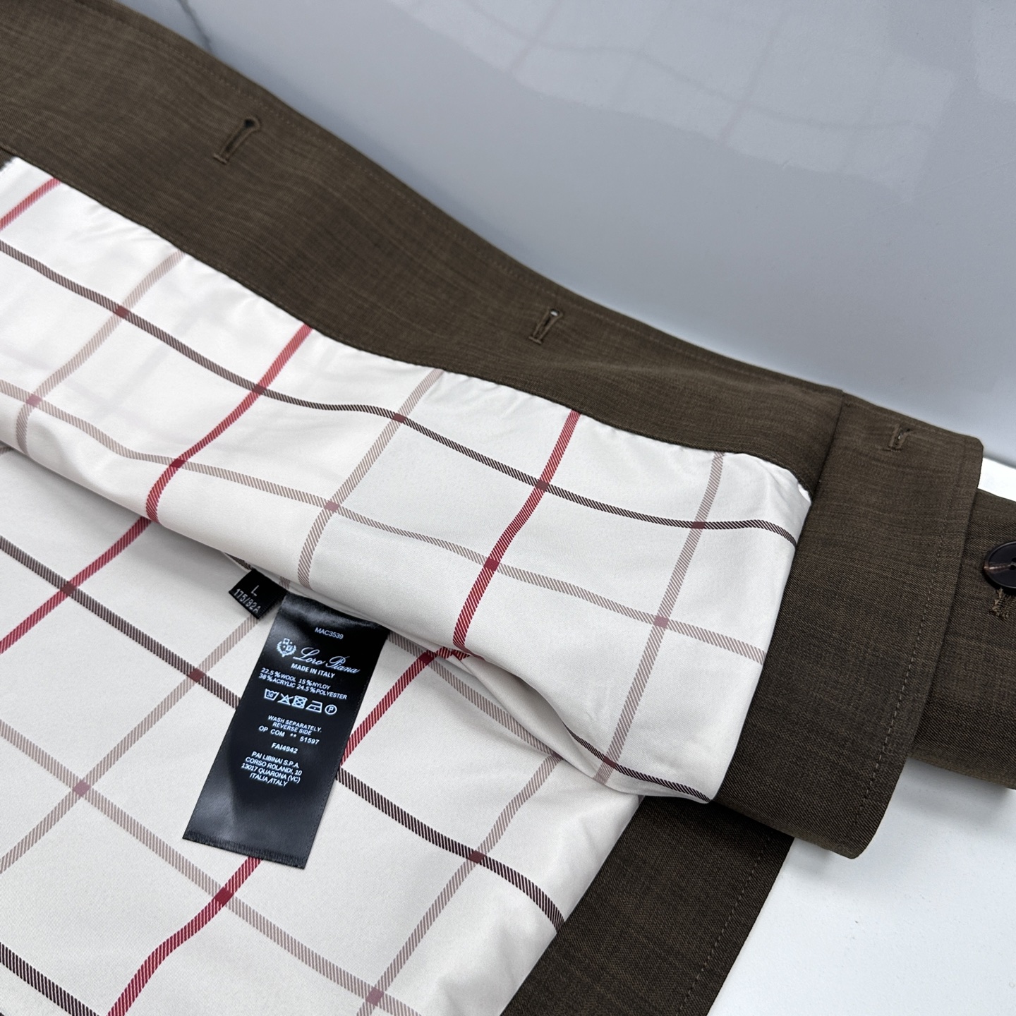 🆕Loro Piana 早春棉麻老钱风系列，最新时尚翻领夹克外套.处处细节显工艺足够的高级 结构性剪裁的