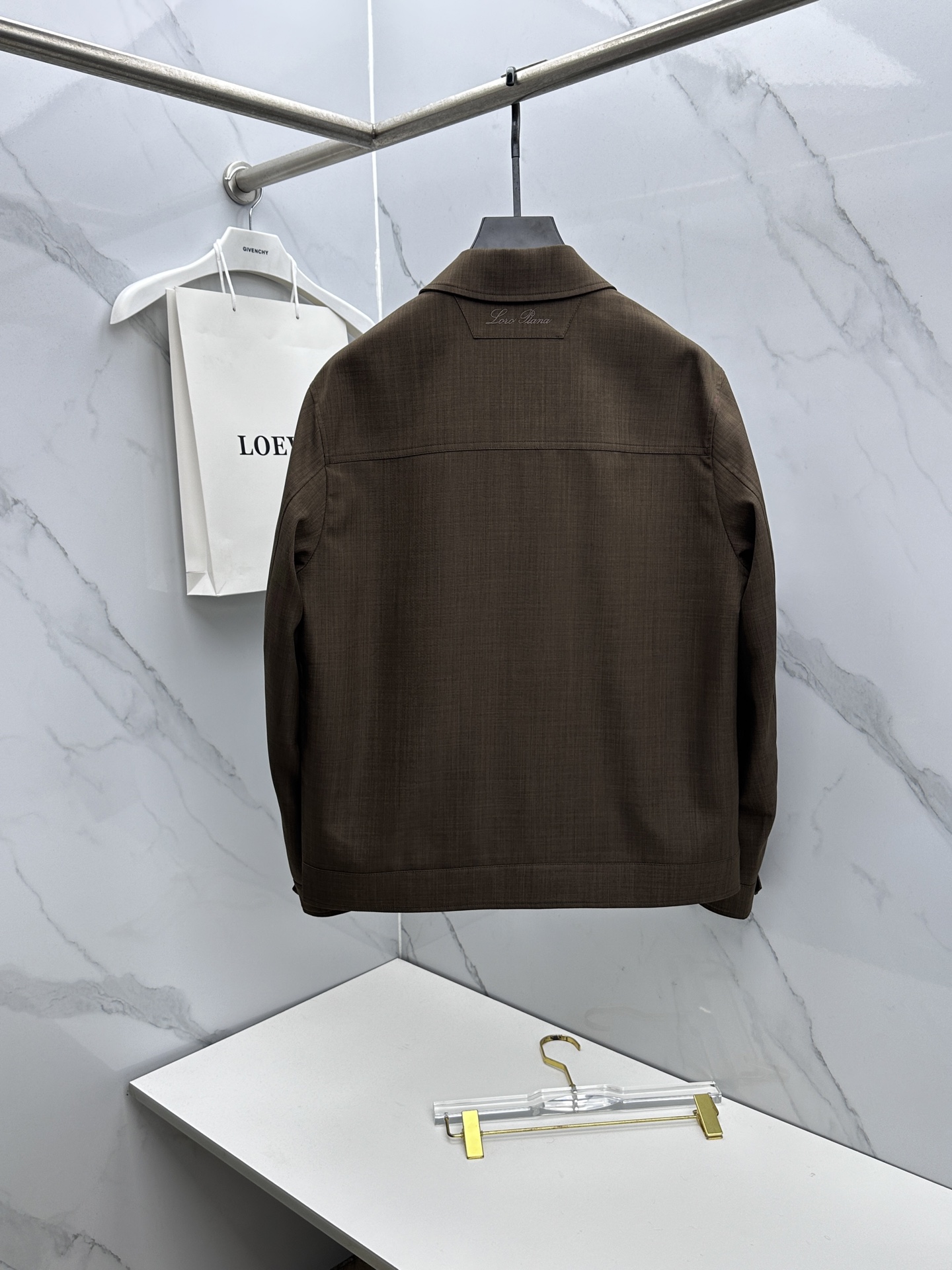 🆕Loro Piana 早春棉麻老钱风系列，最新时尚翻领夹克外套.处处细节显工艺足够的高级 结构性剪裁的