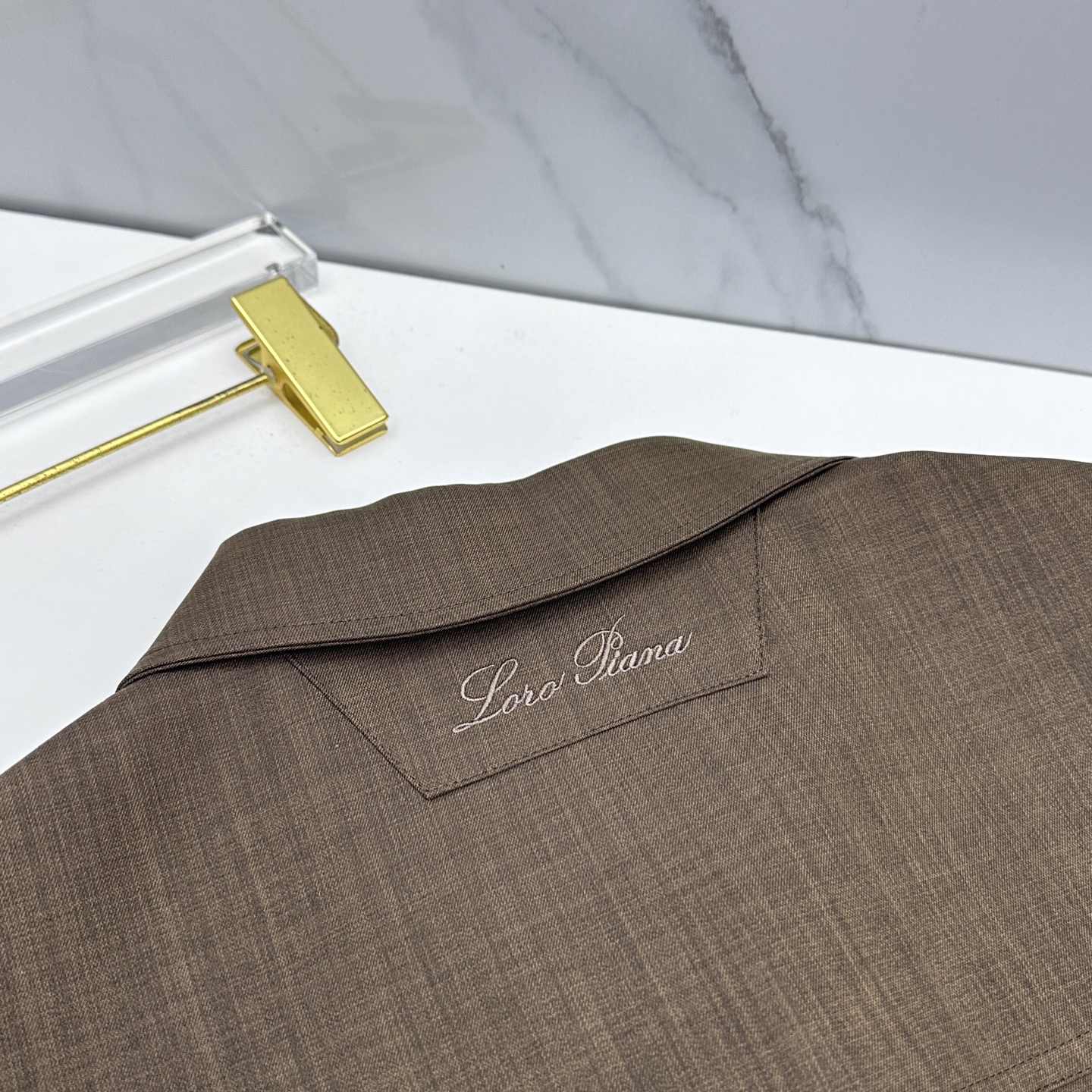 🆕Loro Piana 早春棉麻老钱风系列，最新时尚翻领夹克外套.处处细节显工艺足够的高级 结构性剪裁的