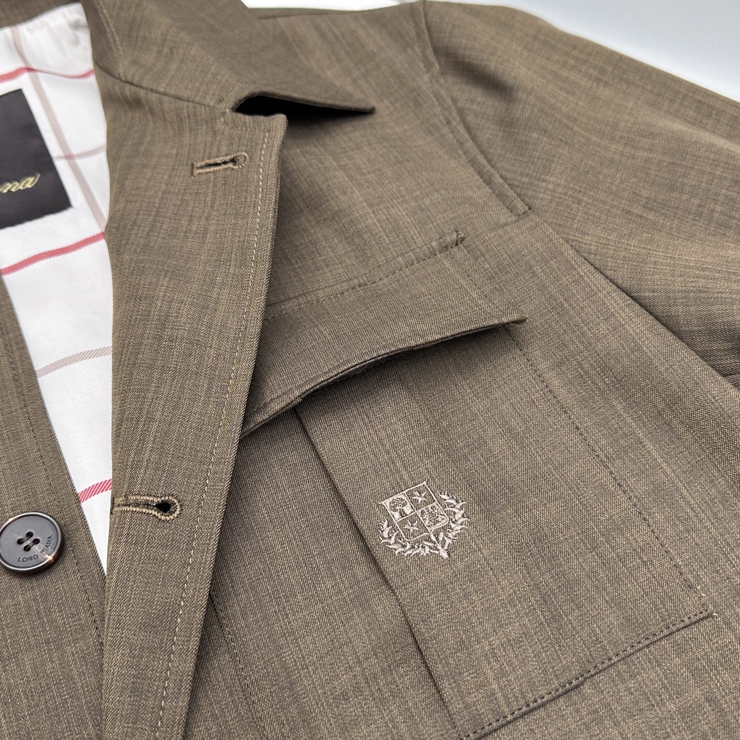 🆕Loro Piana 早春棉麻老钱风系列，最新时尚翻领夹克外套.处处细节显工艺足够的高级 结构性剪裁的