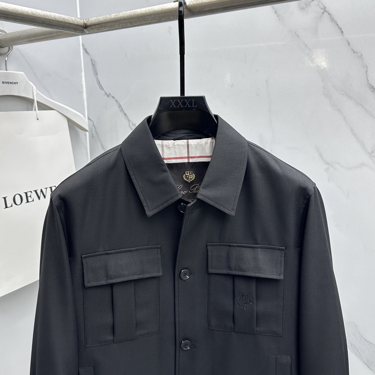 🆕Loro Piana 早春棉麻老钱风系列，最新时尚翻领夹克外套.处处细节显工艺足够的高级 结构性剪裁的