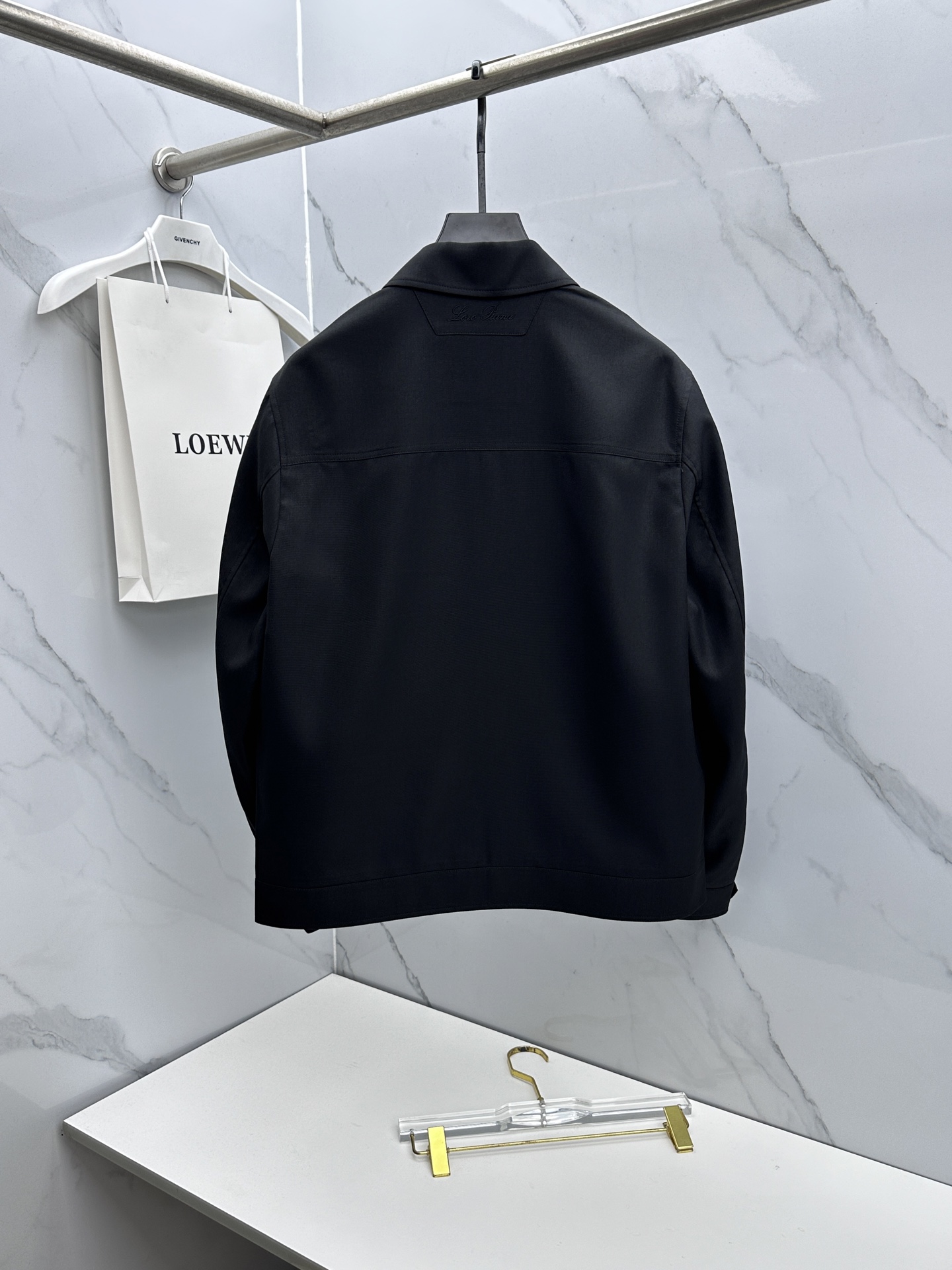 🆕Loro Piana 早春棉麻老钱风系列，最新时尚翻领夹克外套.处处细节显工艺足够的高级 结构性剪裁的