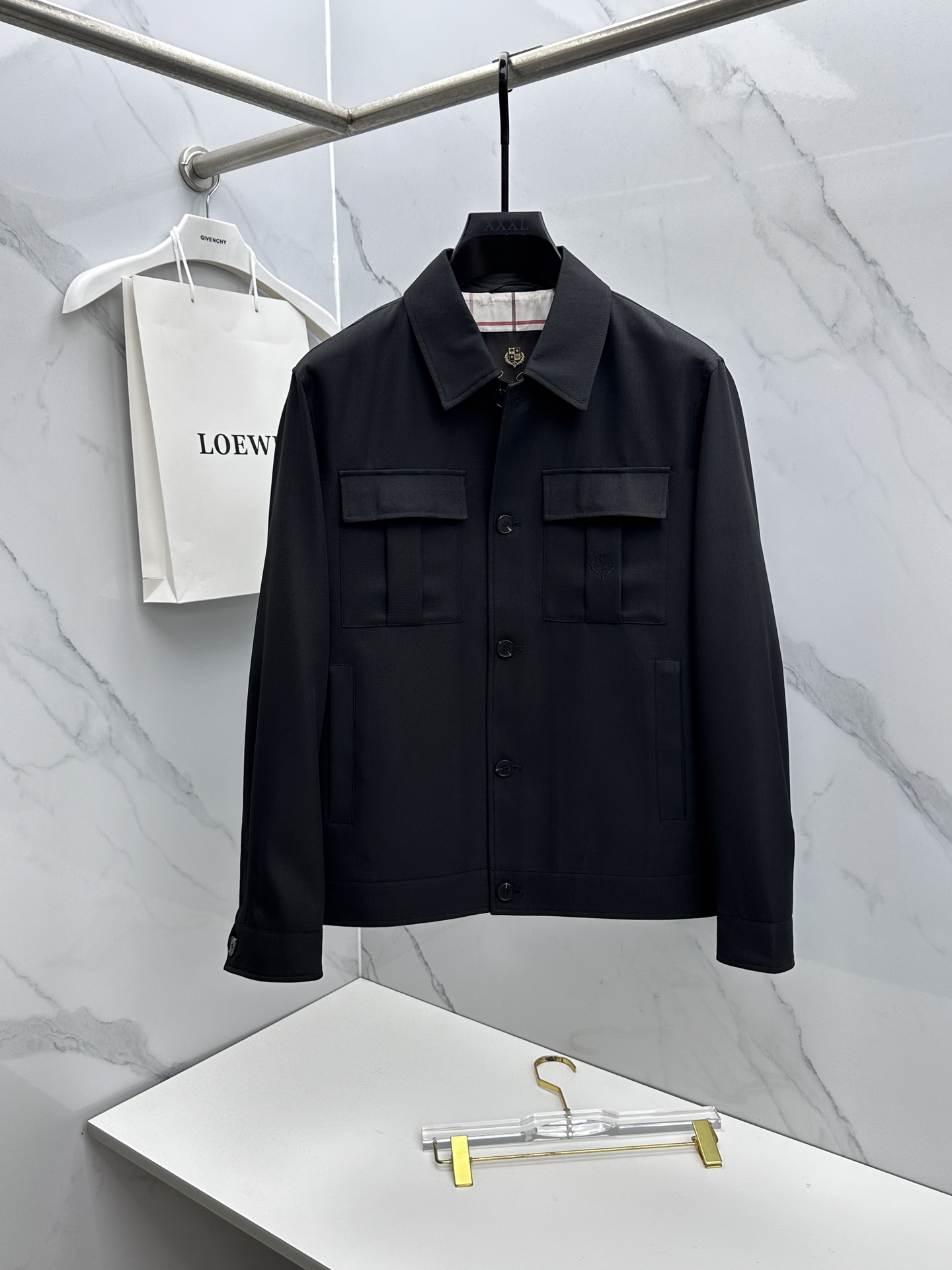 🆕Loro Piana 早春棉麻老钱风系列，最新时尚翻领夹克外套.处处细节显工艺足够的高级 结构性剪裁的