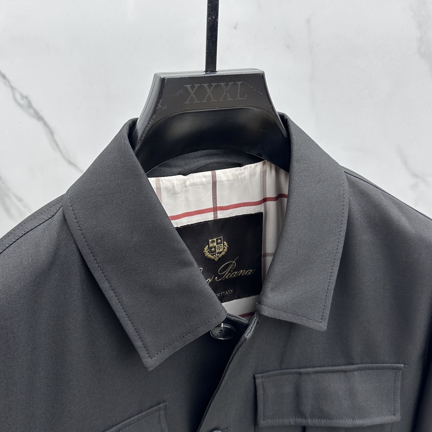 🆕Loro Piana 早春棉麻老钱风系列，最新时尚翻领夹克外套.处处细节显工艺足够的高级 结构性剪裁的