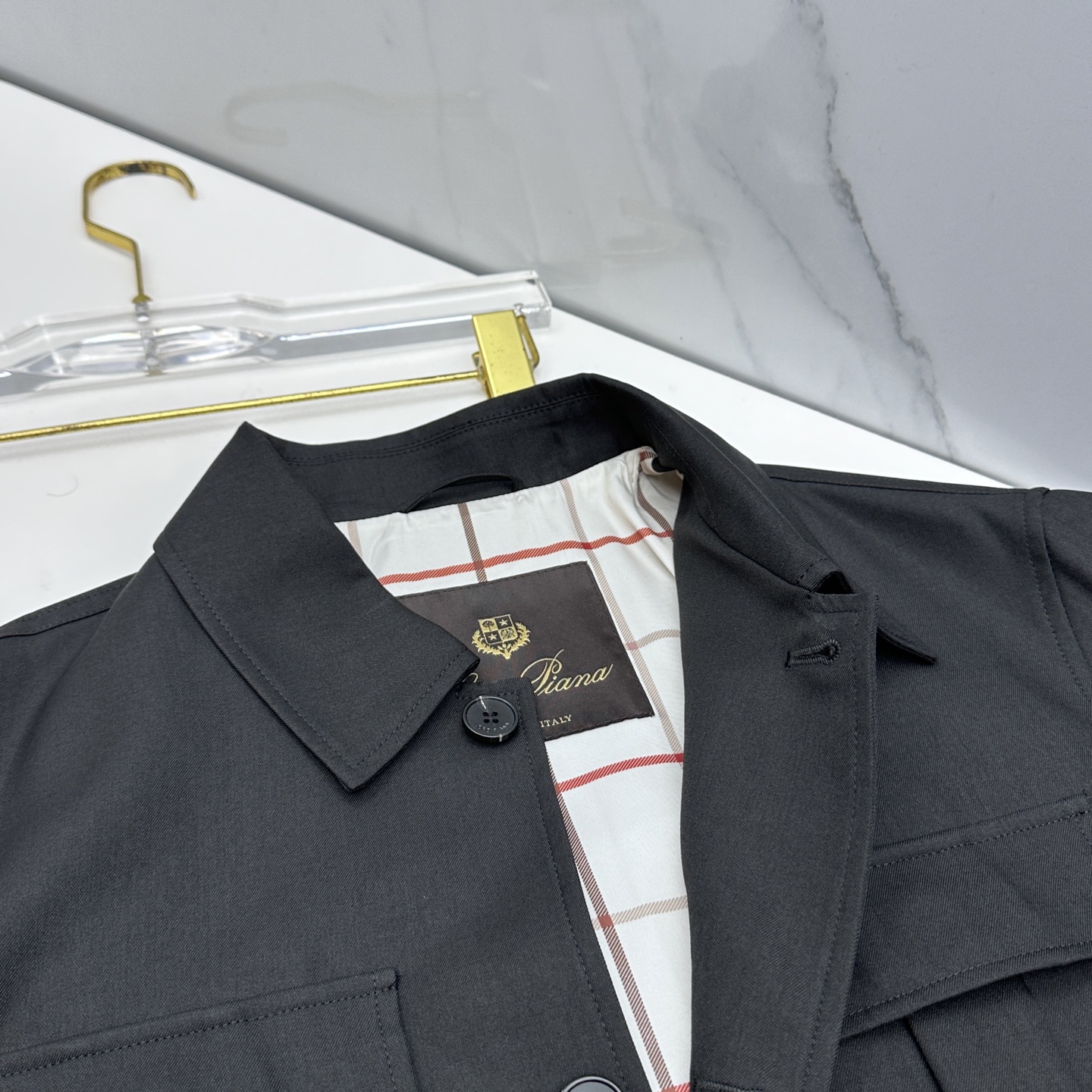 🆕Loro Piana 早春棉麻老钱风系列，最新时尚翻领夹克外套.处处细节显工艺足够的高级 结构性剪裁的