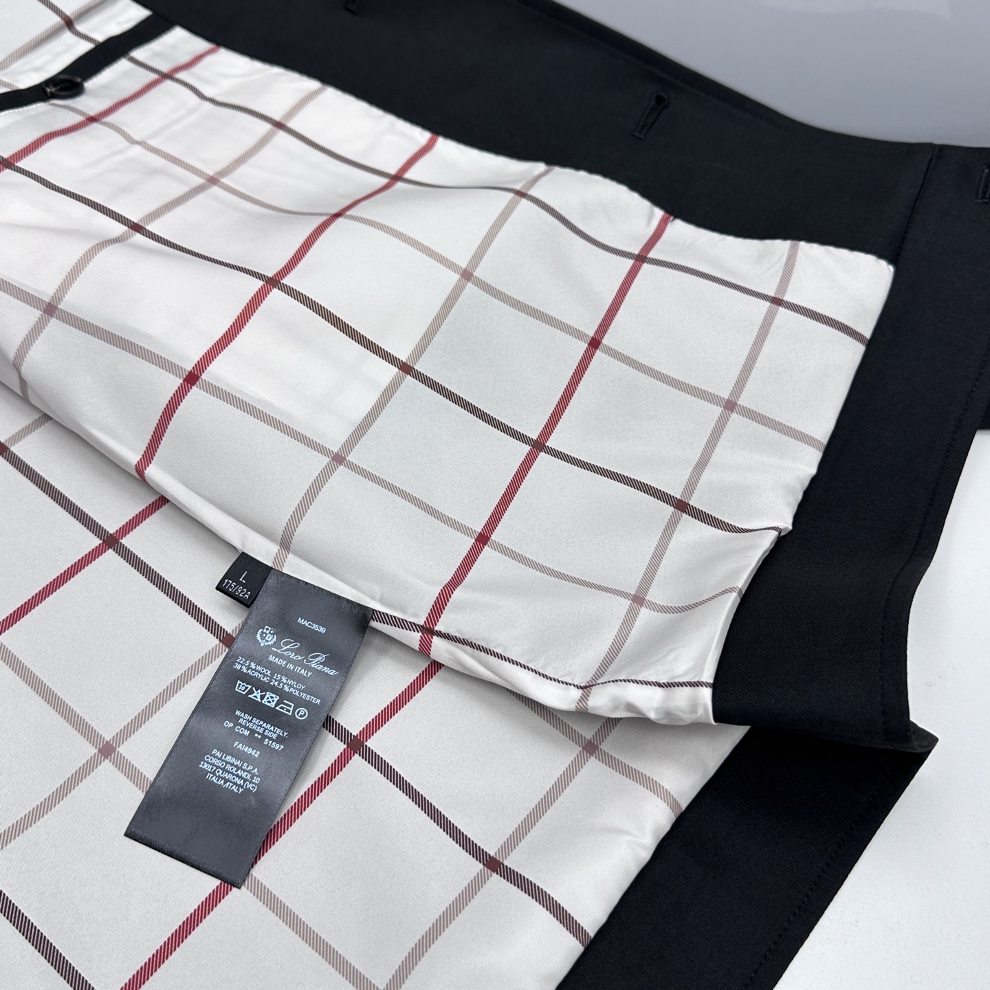 🆕Loro Piana 早春棉麻老钱风系列，最新时尚翻领夹克外套.处处细节显工艺足够的高级 结构性剪裁的