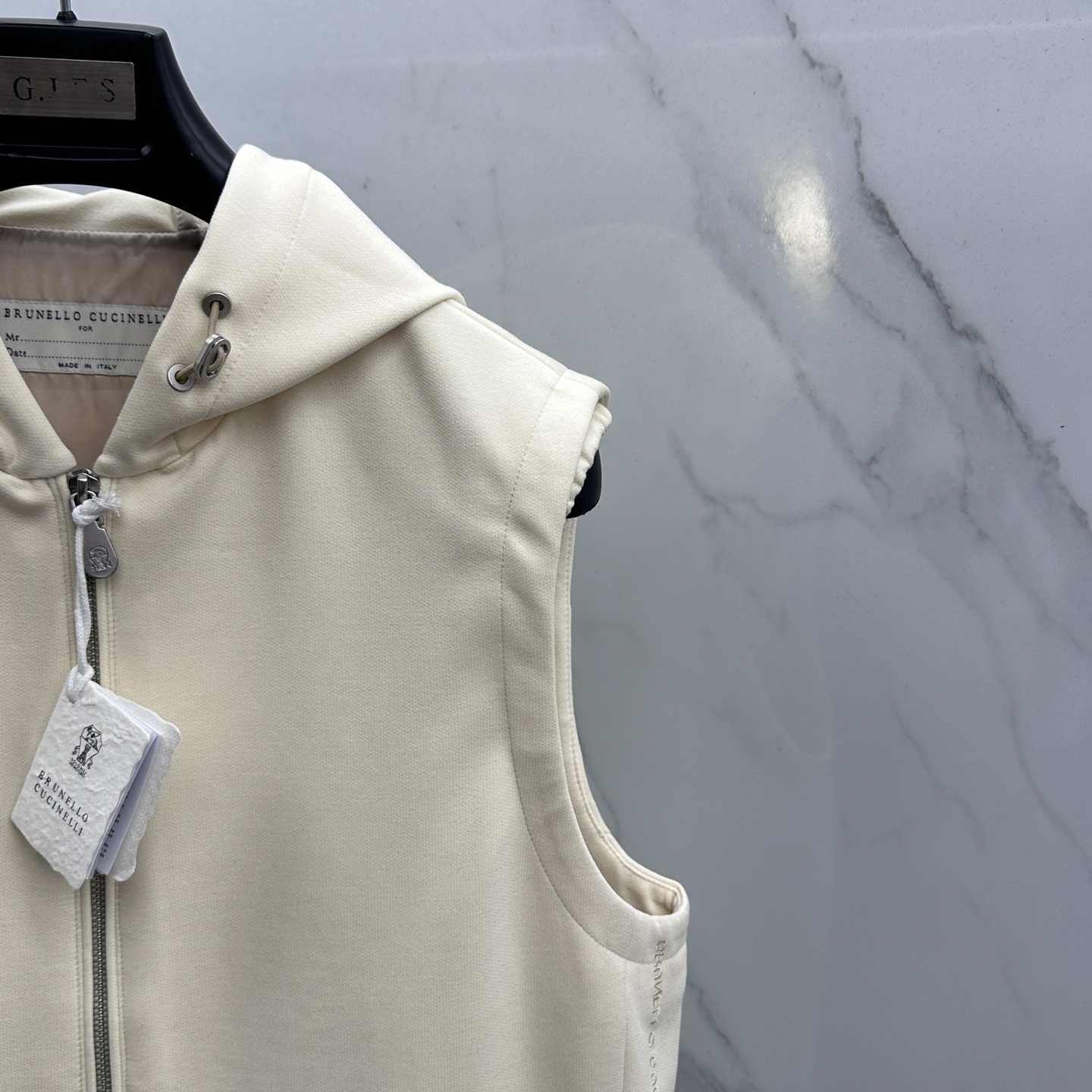 🆕BC 2026早春轻奢休闲系列，最新时尚连帽马甲外套.双侧对称字母刺绣.处处细节显工艺足够的高级.结构