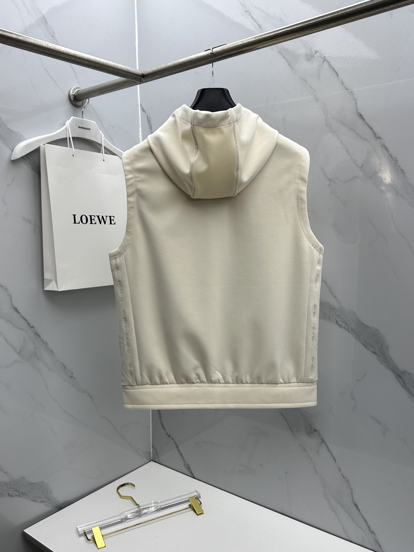 🆕BC 2026早春轻奢休闲系列，最新时尚连帽马甲外套.双侧对称字母刺绣.处处细节显工艺足够的高级.结构