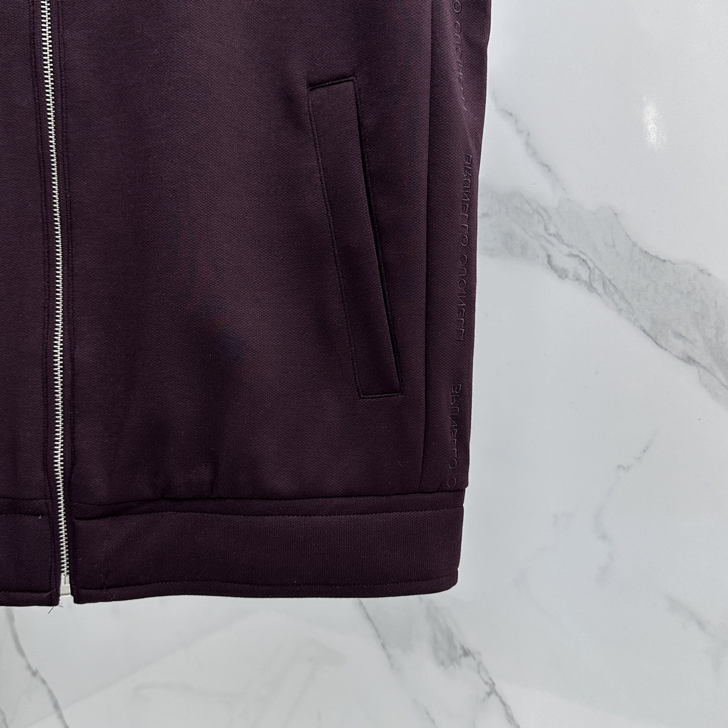 🆕BC 2026早春轻奢休闲系列，最新时尚连帽马甲外套.双侧对称字母刺绣.处处细节显工艺足够的高级.结构