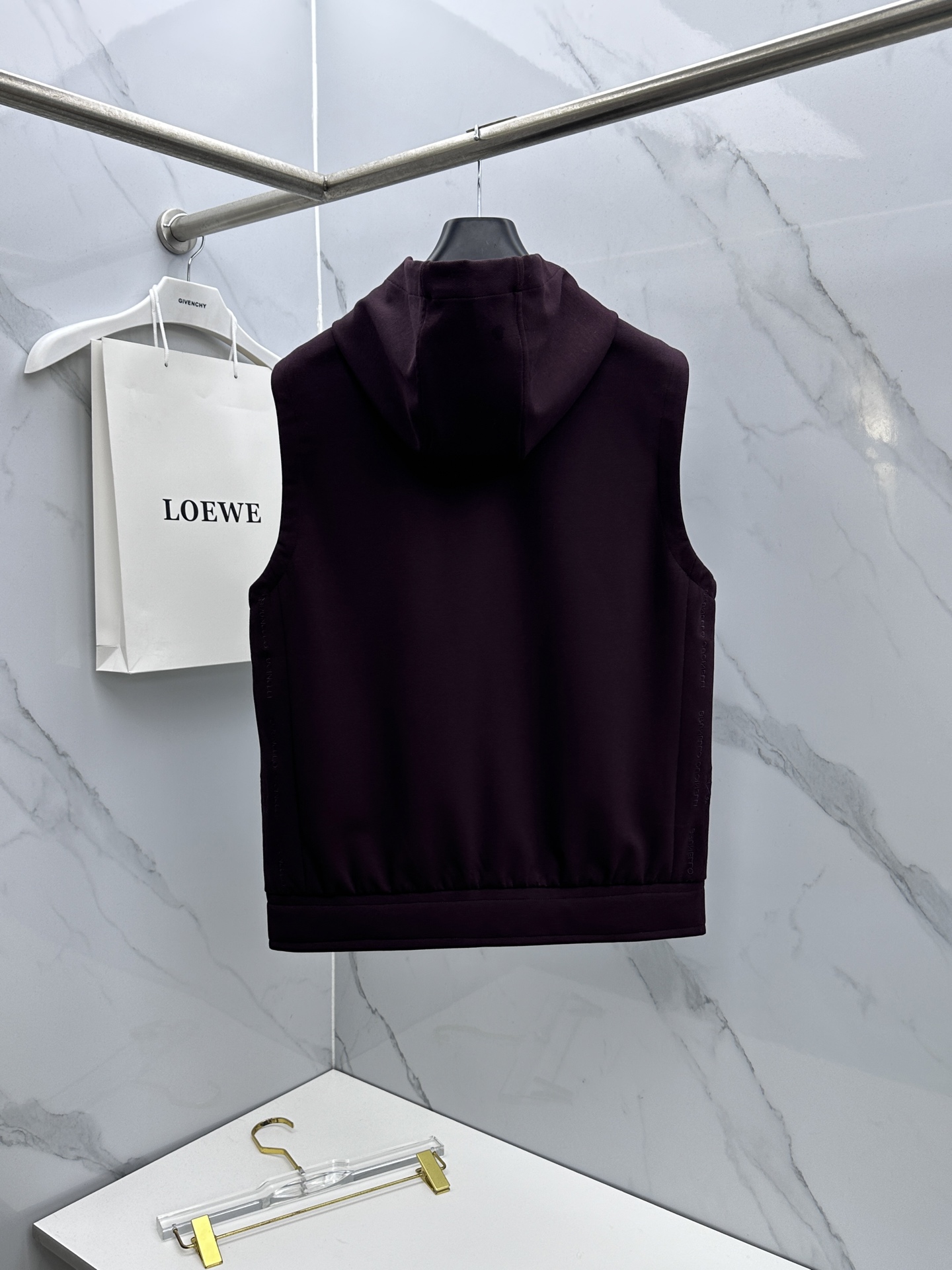 🆕BC 2026早春轻奢休闲系列，最新时尚连帽马甲外套.双侧对称字母刺绣.处处细节显工艺足够的高级.结构