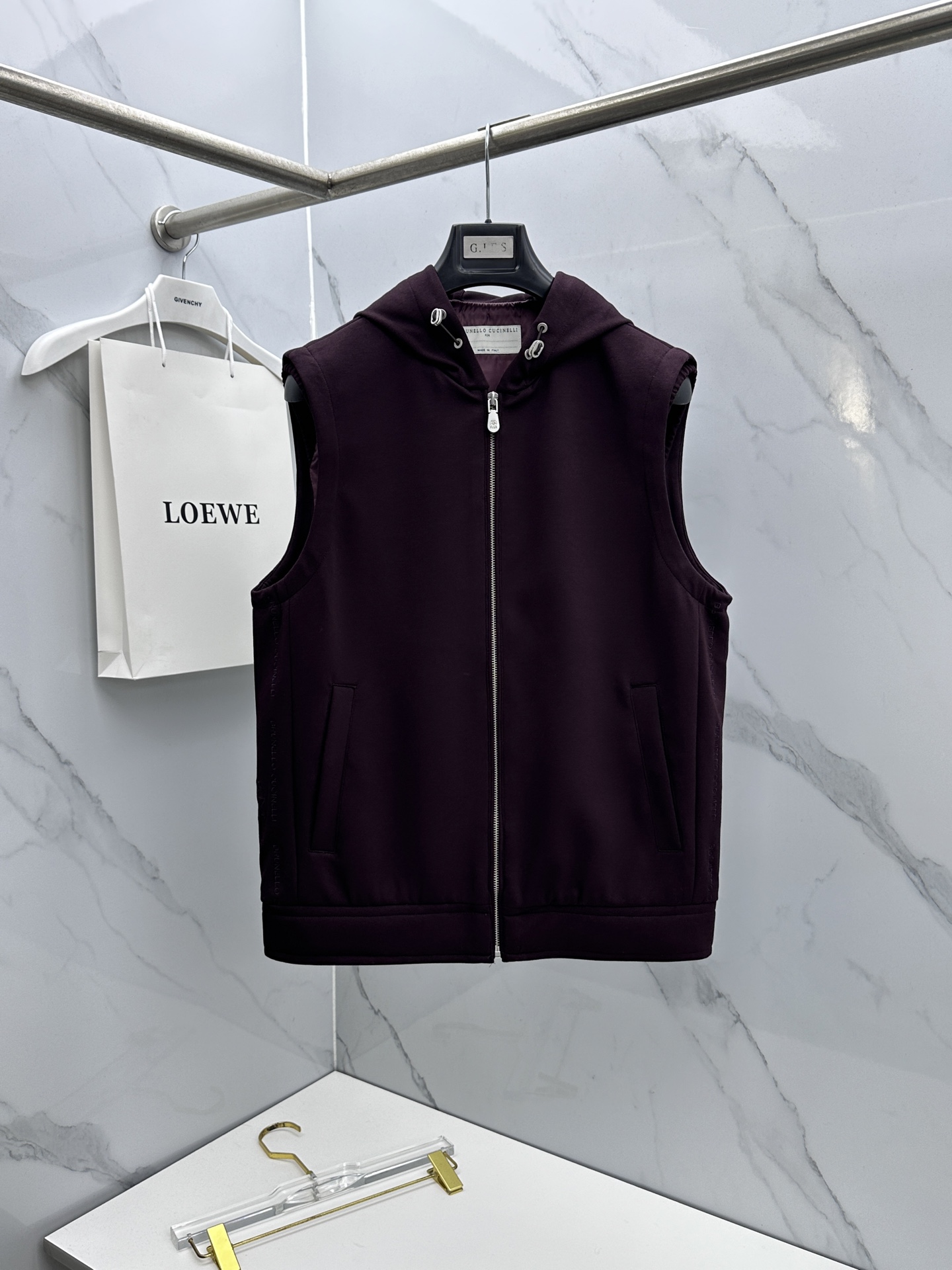 🆕BC 2026早春轻奢休闲系列，最新时尚连帽马甲外套.双侧对称字母刺绣.处处细节显工艺足够的高级.结构