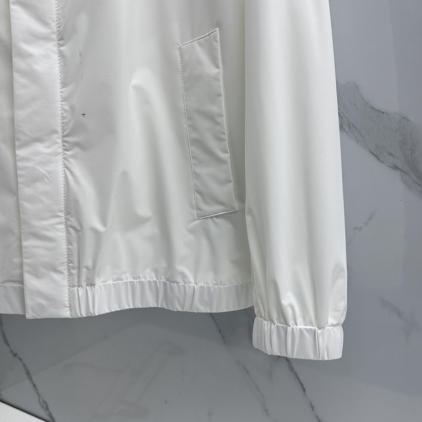 🆕Prada普拉达 2026早春休闲系列，最新时尚立领夹克外套.经典三角标志，处处细节显工艺足够的高级 