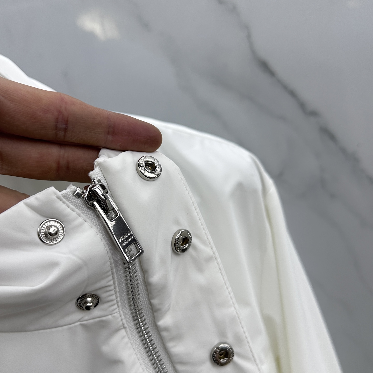 🆕Prada普拉达 2026早春休闲系列，最新时尚立领夹克外套.经典三角标志，处处细节显工艺足够的高级 