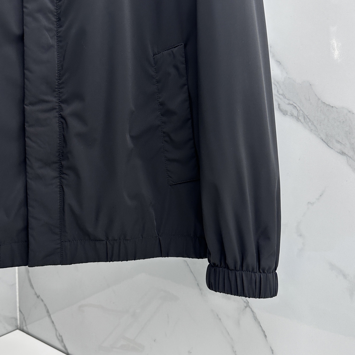 🆕Prada普拉达 2026早春休闲系列，最新时尚立领夹克外套.经典三角标志，处处细节显工艺足够的高级 