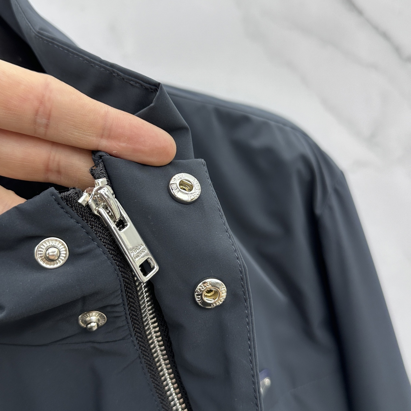 🆕Prada普拉达 2026早春休闲系列，最新时尚立领夹克外套.经典三角标志，处处细节显工艺足够的高级 