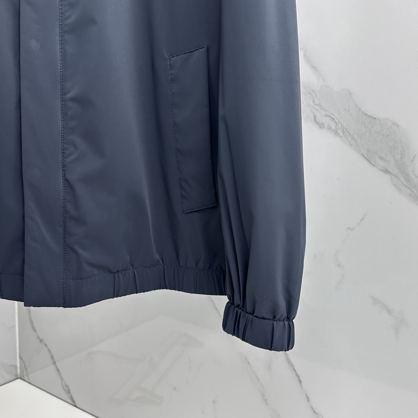 🆕Prada普拉达 2026早春休闲系列，最新时尚立领夹克外套.经典三角标志，处处细节显工艺足够的高级 