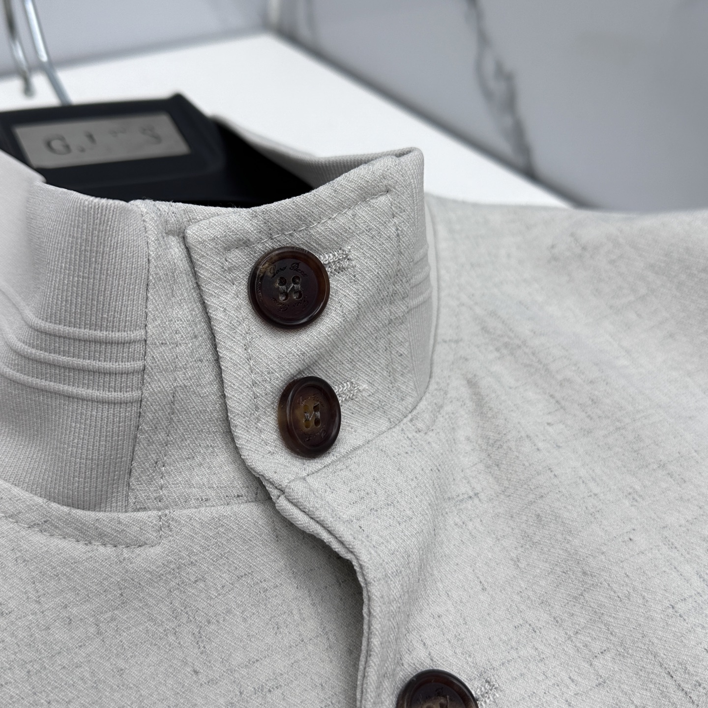 🆕Loro Piana 1916早春轻奢老钱风系列，最新时尚排扣立领夹克外套.简约不单一，处处细节显工艺