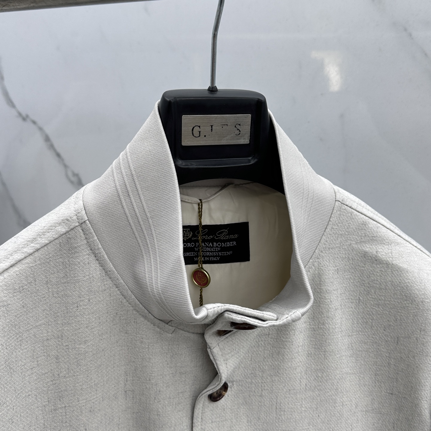 🆕Loro Piana 1916早春轻奢老钱风系列，最新时尚排扣立领夹克外套.简约不单一，处处细节显工艺