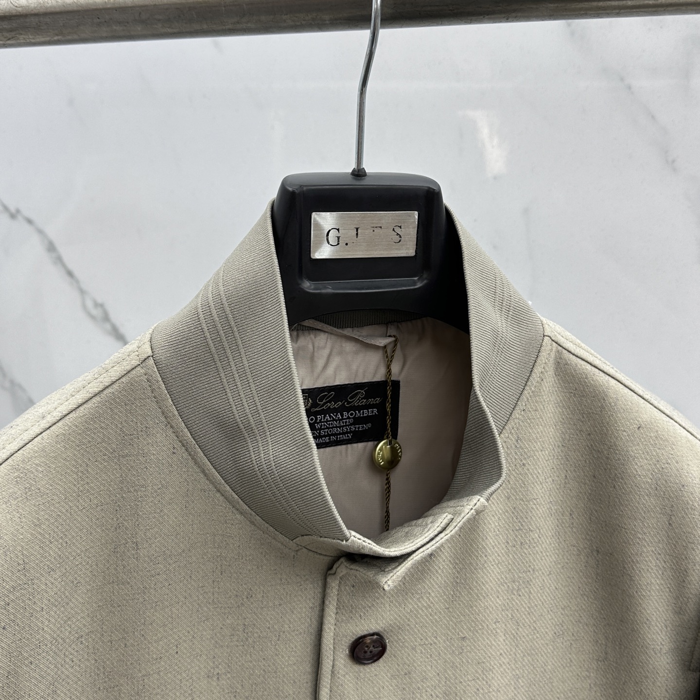 🆕Loro Piana 1916早春轻奢老钱风系列，最新时尚排扣立领夹克外套.简约不单一，处处细节显工艺