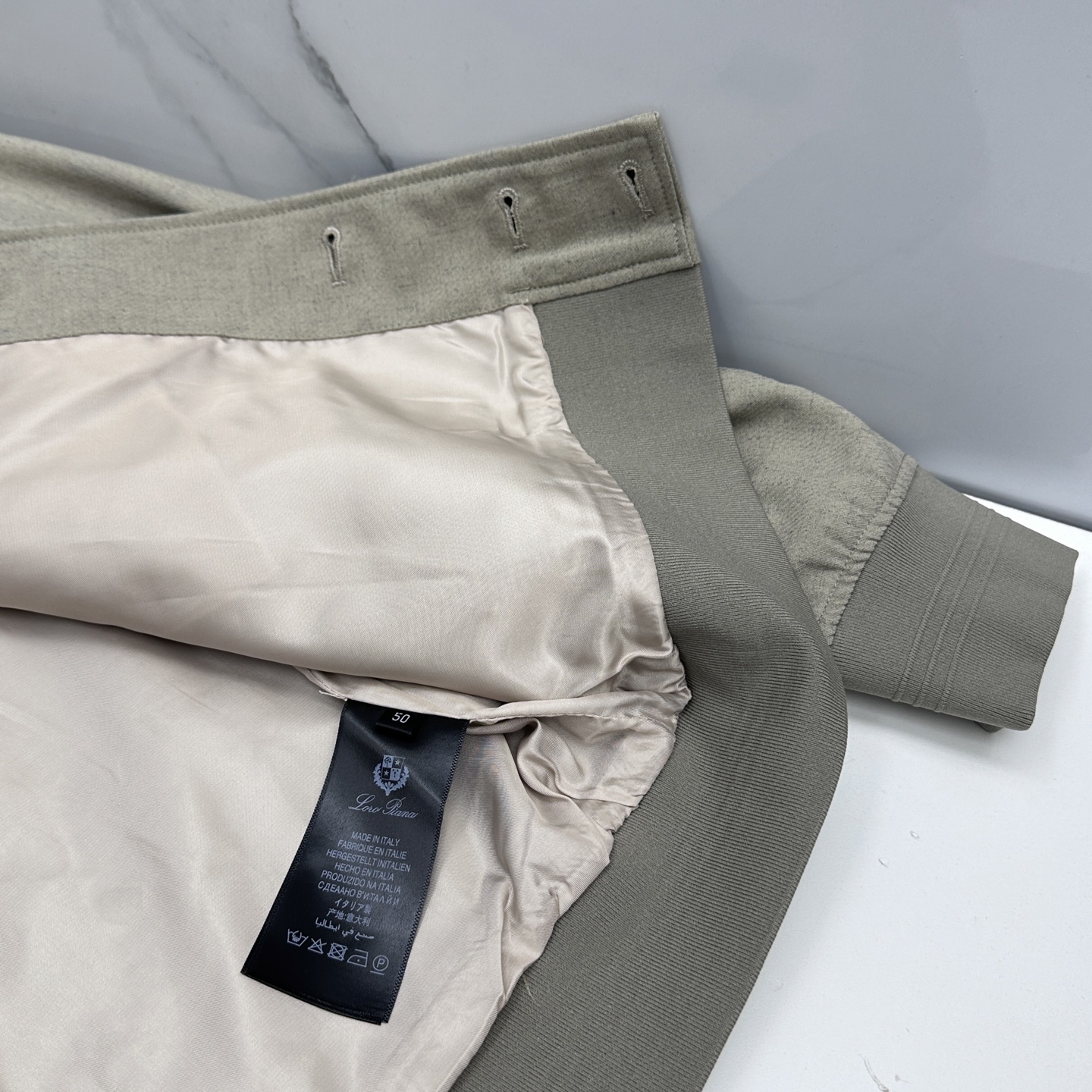 🆕Loro Piana 1916早春轻奢老钱风系列，最新时尚排扣立领夹克外套.简约不单一，处处细节显工艺