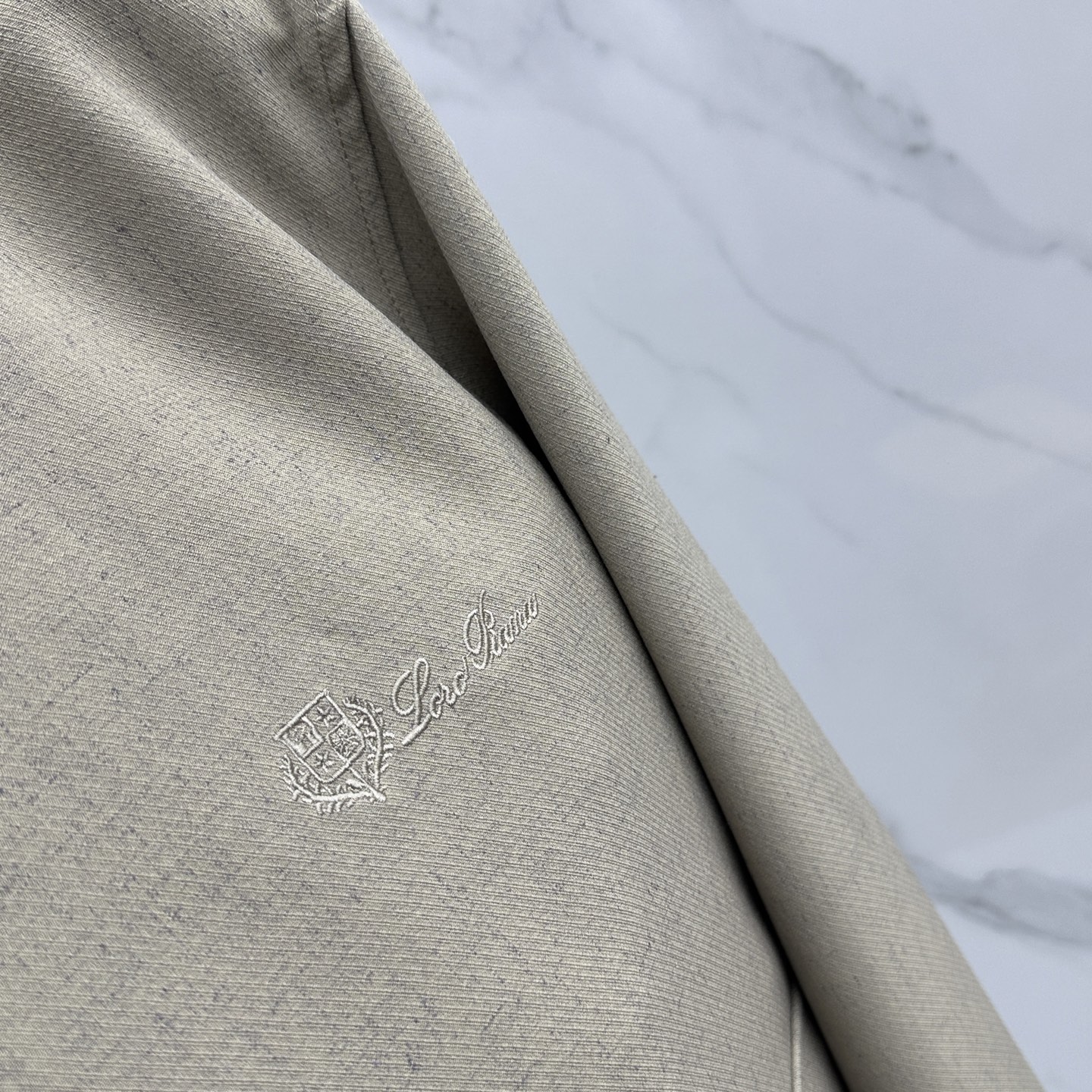 🆕Loro Piana 1916早春轻奢老钱风系列，最新时尚排扣立领夹克外套.简约不单一，处处细节显工艺