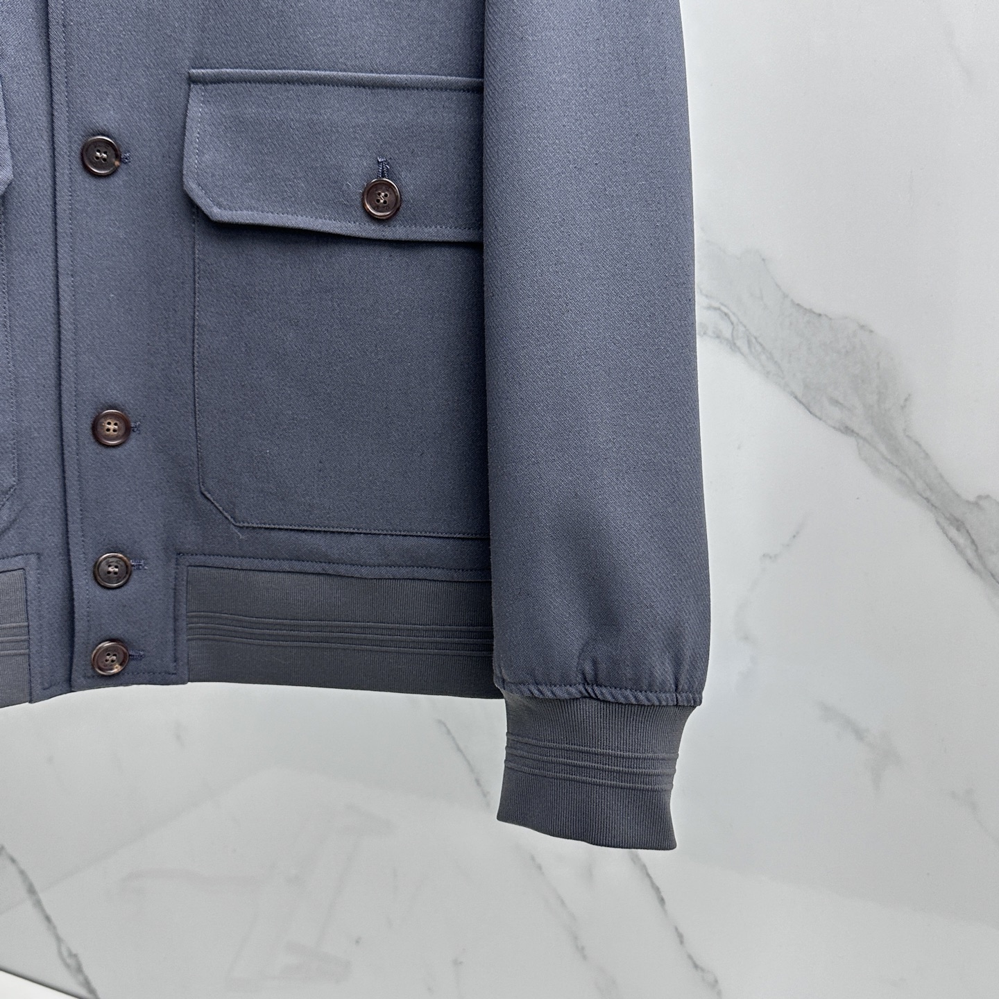 🆕Loro Piana 1916早春轻奢老钱风系列，最新时尚排扣立领夹克外套.简约不单一，处处细节显工艺