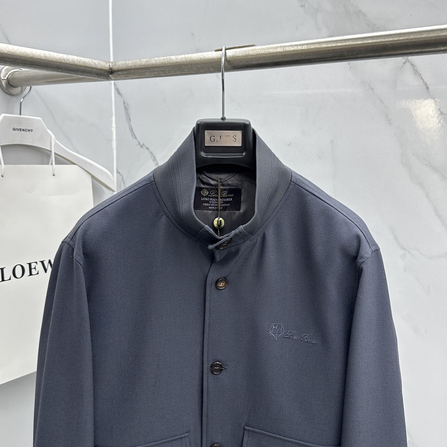 🆕Loro Piana 1916早春轻奢老钱风系列，最新时尚排扣立领夹克外套.简约不单一，处处细节显工艺