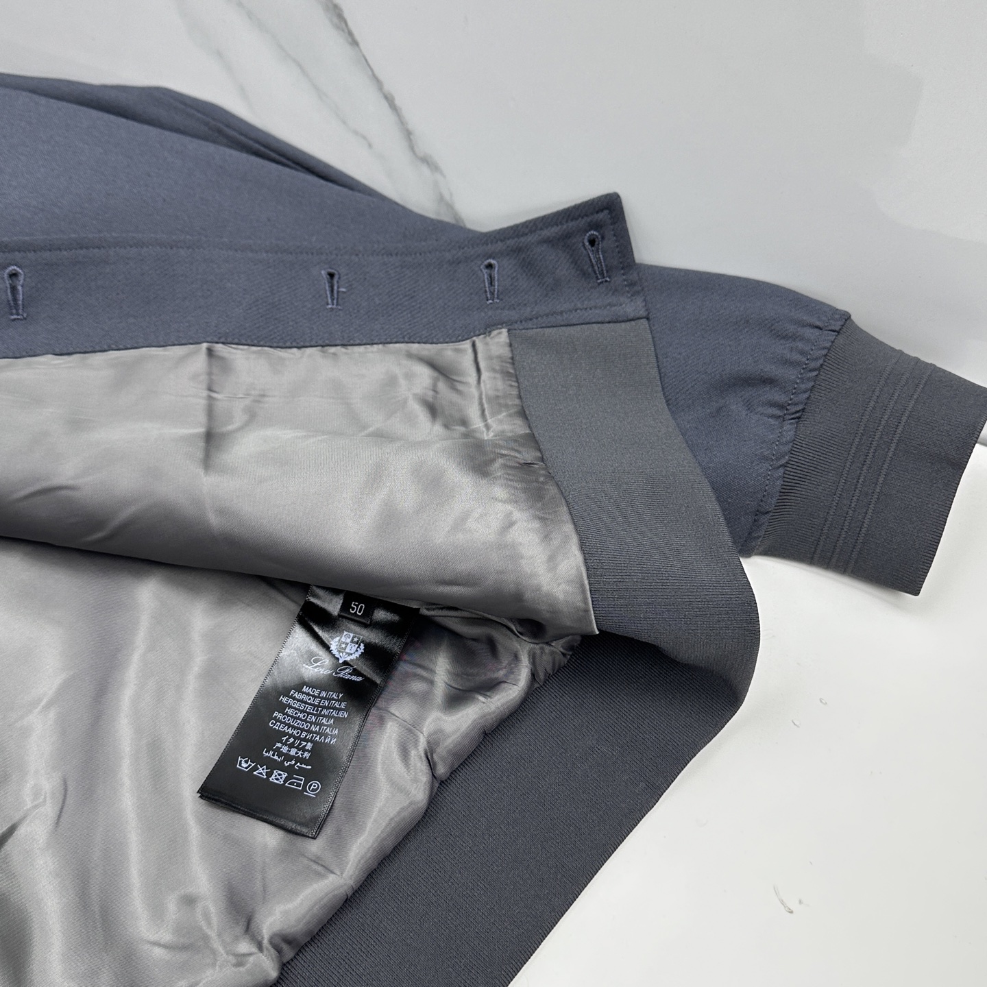 🆕Loro Piana 1916早春轻奢老钱风系列，最新时尚排扣立领夹克外套.简约不单一，处处细节显工艺