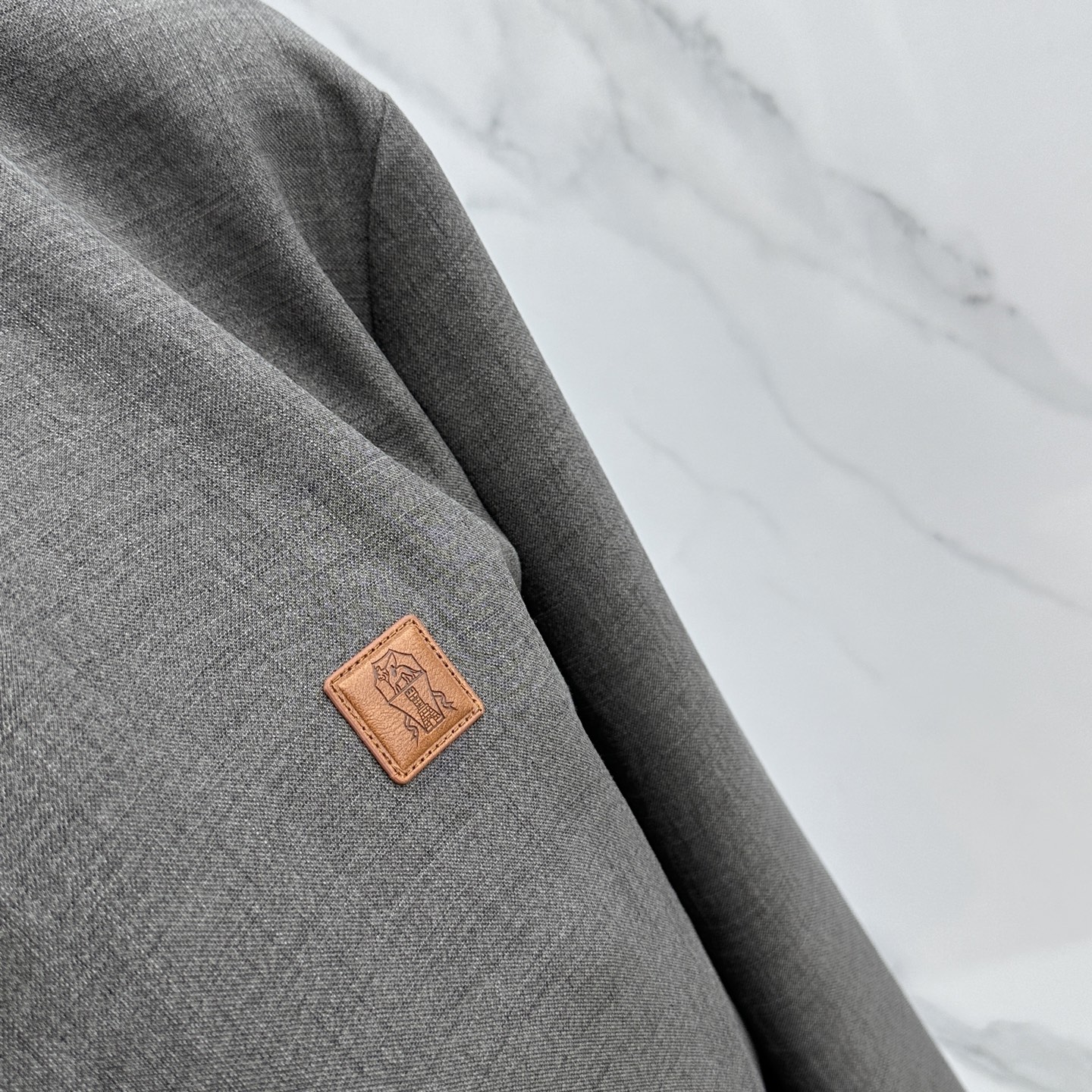 🆕Loro Piana 1916早春轻奢棉麻系列，最新时尚翻领夹克外套.简约不单一，处处细节显工艺足够的