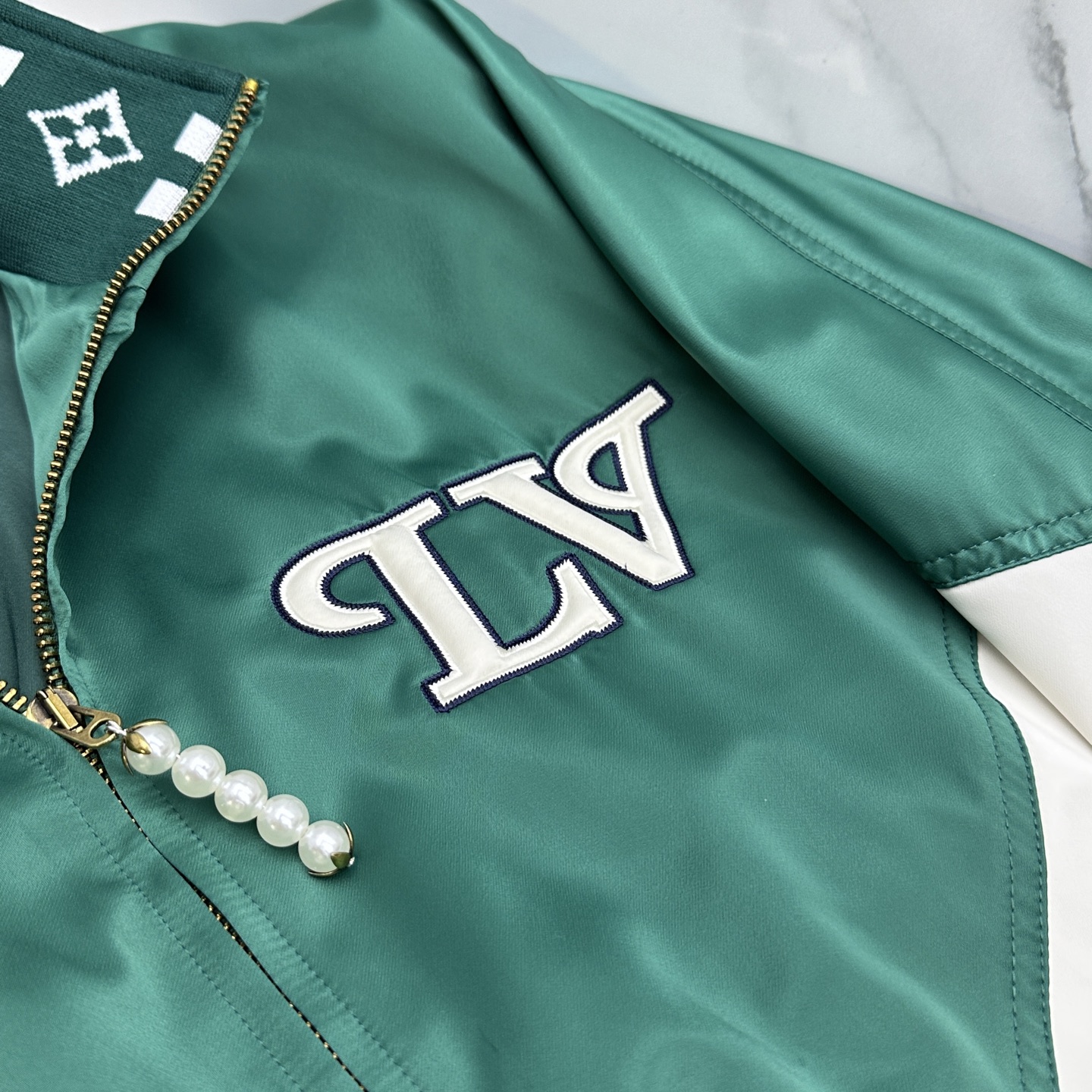 🆕LV路易威登 2026早春休闲系列，最新时尚立领夹克外套.大胆前卫的撞色设计，处处细节显工艺足够的高级