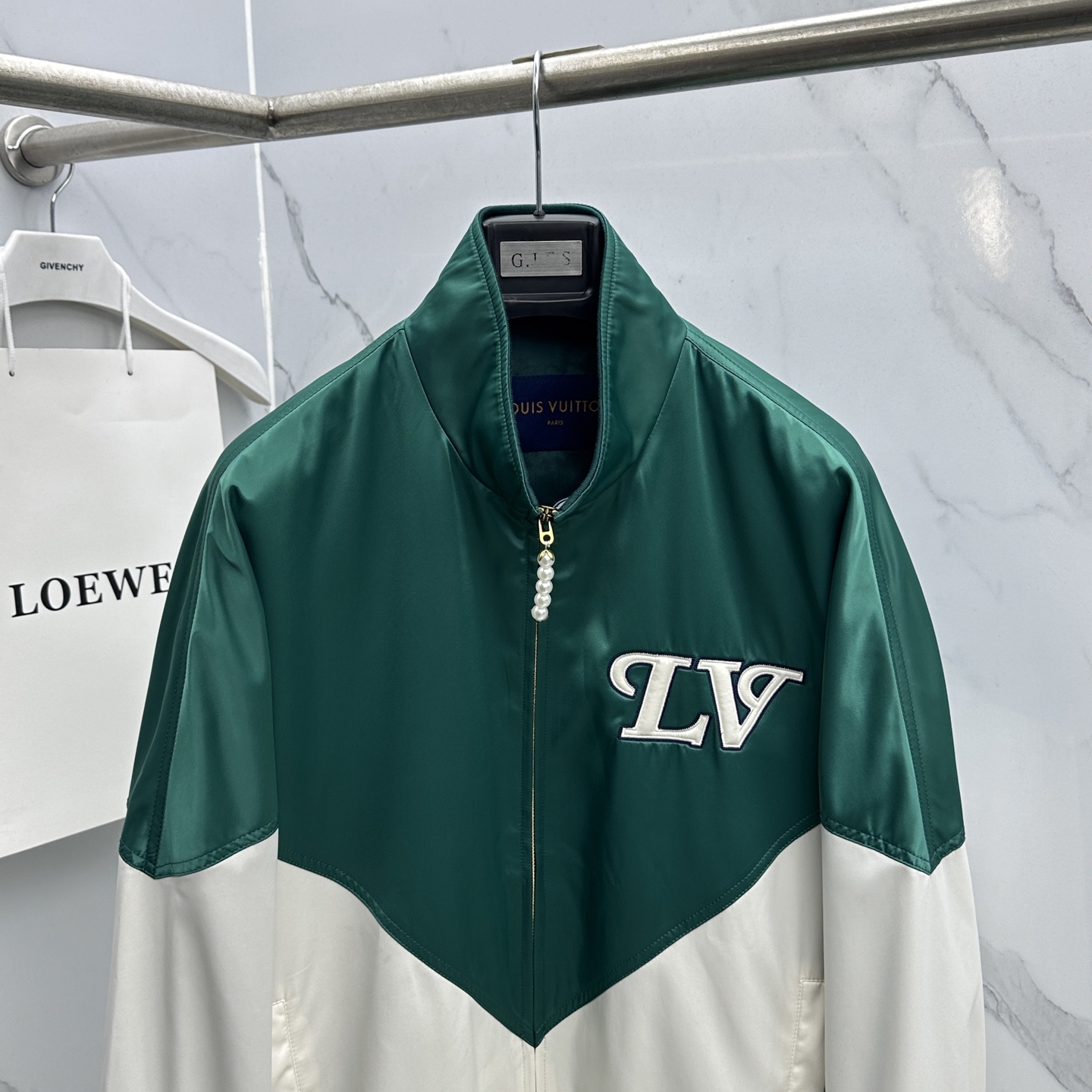 🆕LV路易威登 2026早春休闲系列，最新时尚立领夹克外套.大胆前卫的撞色设计，处处细节显工艺足够的高级